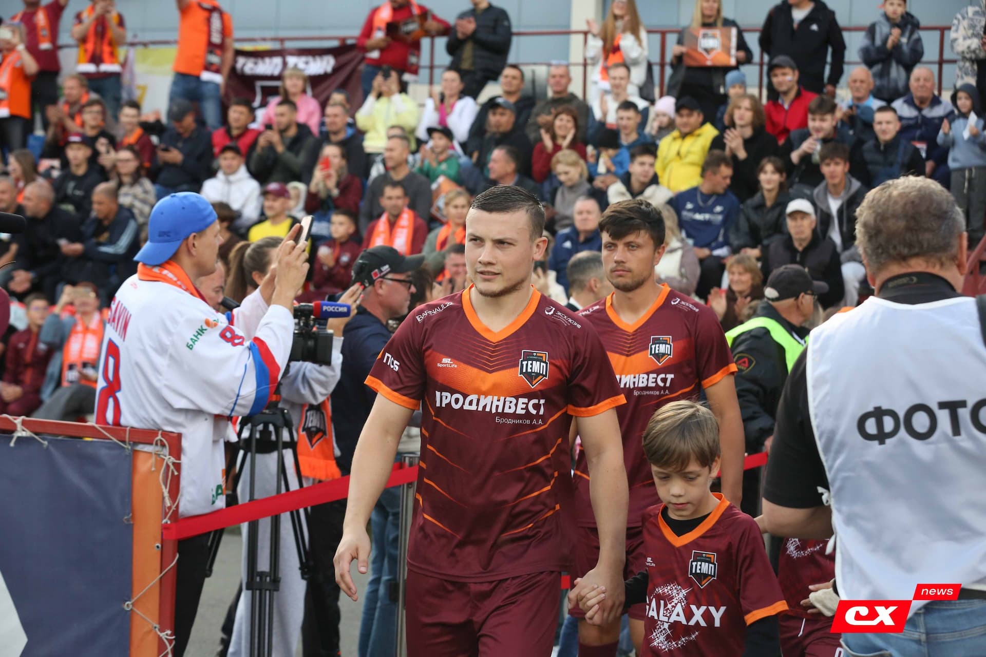«Темп» 0:1 «Знамя Труда». FONBET Кубок России. 10.09.2025. СМИ: Владимир Мартынов («CX News»), Александр Чёрный («Алтайский спорт»), Виталий Барабаш (Сетевое издание "Толк"), Андрей Каспришин («Алтайская правда») — кадр 205