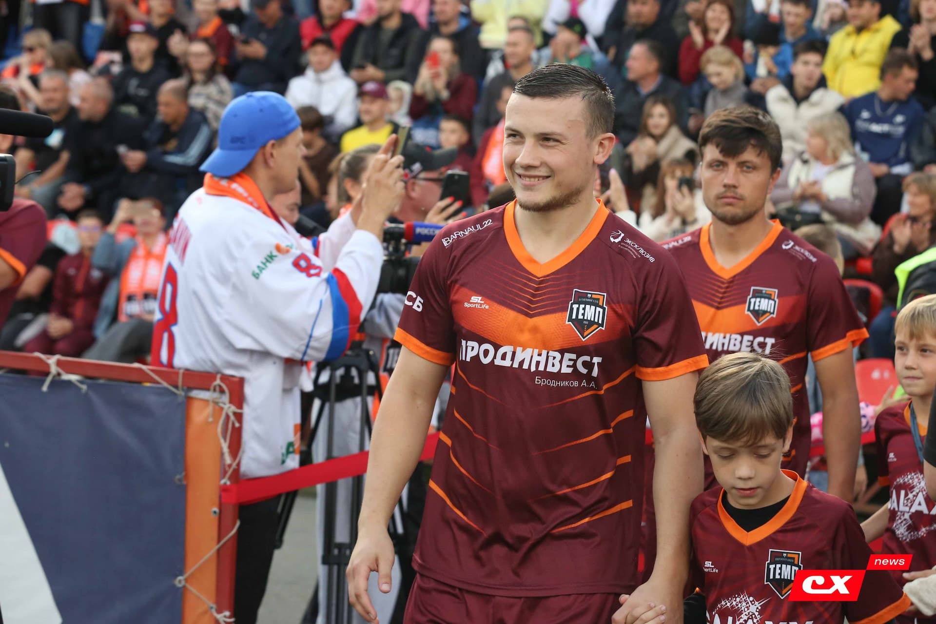 «Темп» 0:1 «Знамя Труда». FONBET Кубок России. 10.09.2025. СМИ: Владимир Мартынов («CX News»), Александр Чёрный («Алтайский спорт»), Виталий Барабаш (Сетевое издание "Толк"), Андрей Каспришин («Алтайская правда») — кадр 206