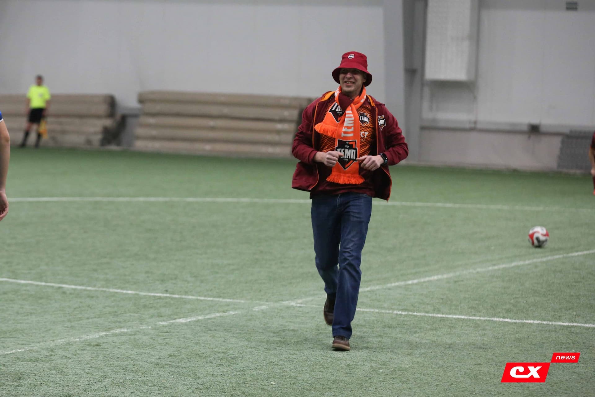 «Темп» 1:0 «Динамо-Барнаул-М». Третья лига. 05.10.2025. Александр Чёрный («Алтайский спорт»), Владимир Мартынов («CX News») — кадр 190