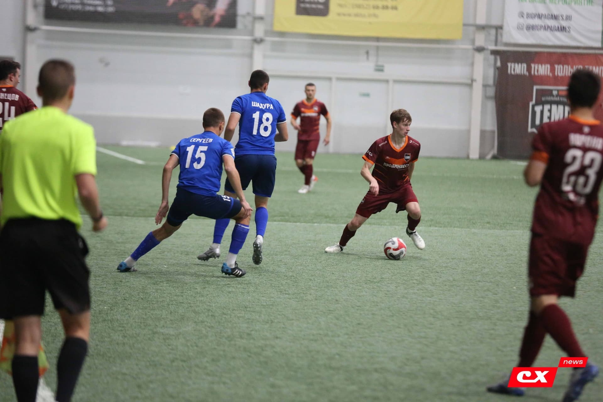 «Темп» 1:0 «Динамо-Барнаул-М». Третья лига. 05.10.2025. Александр Чёрный («Алтайский спорт»), Владимир Мартынов («CX News») — кадр 252