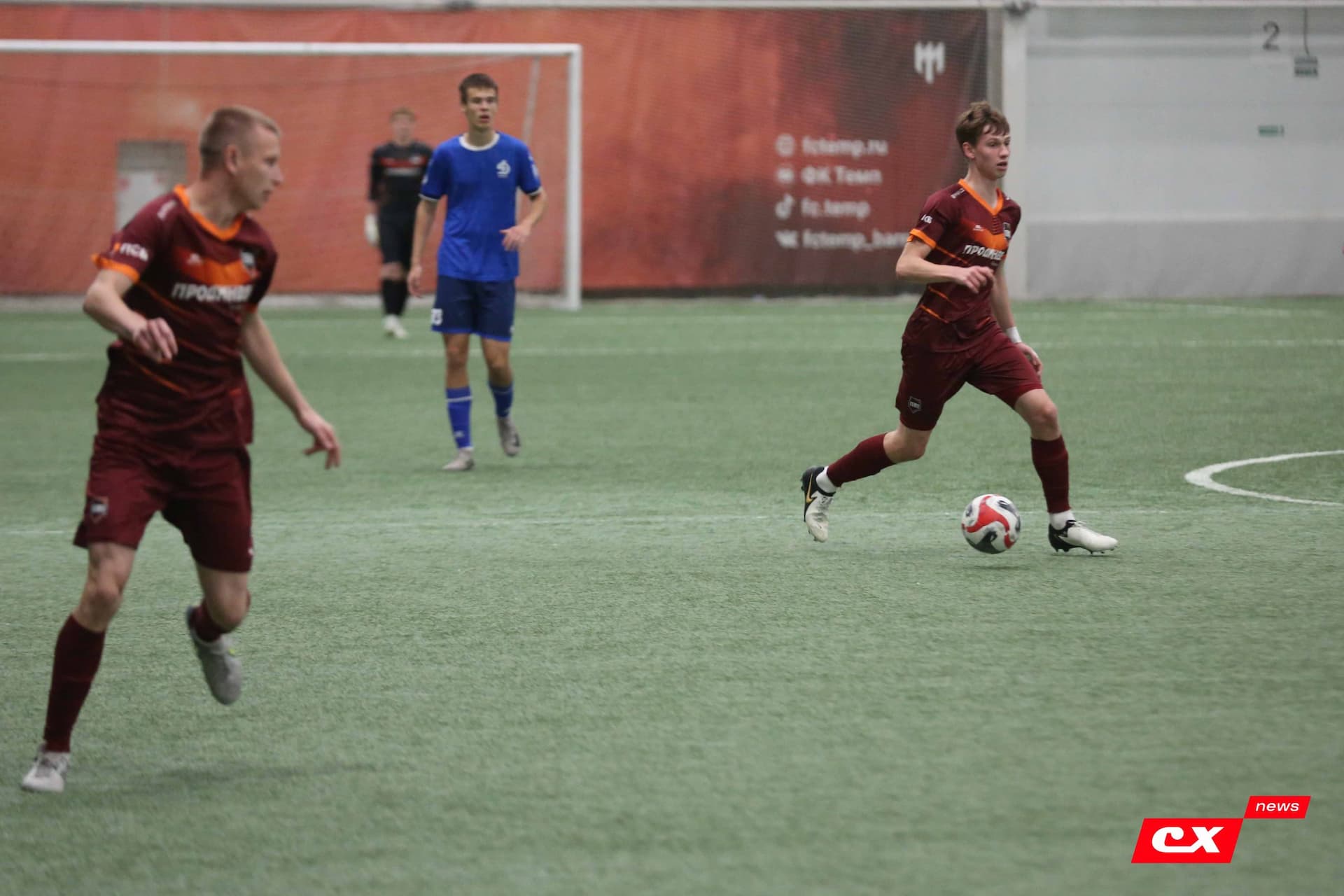 «Темп» 1:0 «Динамо-Барнаул-М». Третья лига. 05.10.2025. Александр Чёрный («Алтайский спорт»), Владимир Мартынов («CX News») — кадр 260