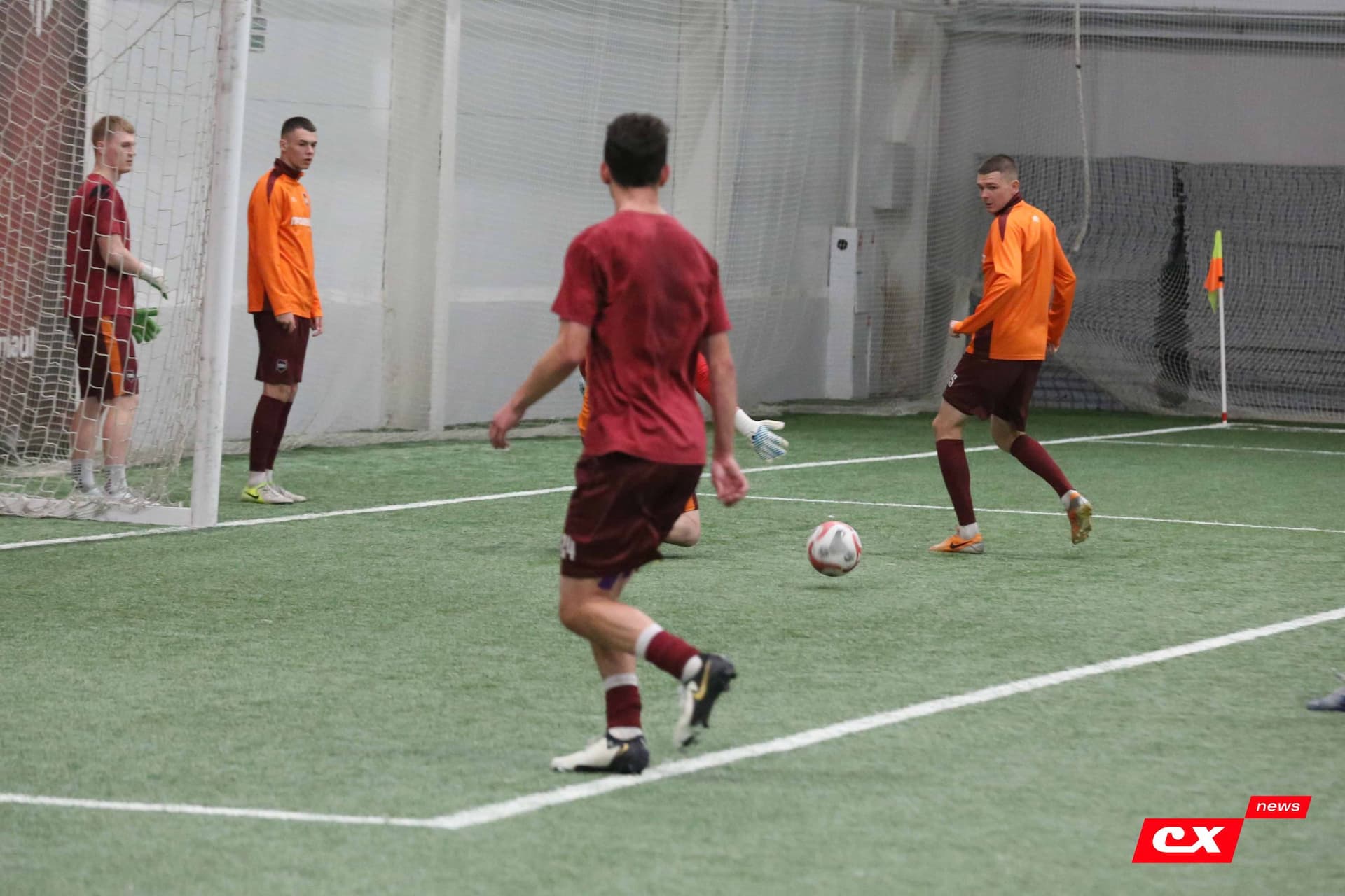 «Темп» 1:0 «Динамо-Барнаул-М». Третья лига. 05.10.2025. Александр Чёрный («Алтайский спорт»), Владимир Мартынов («CX News») — кадр 90