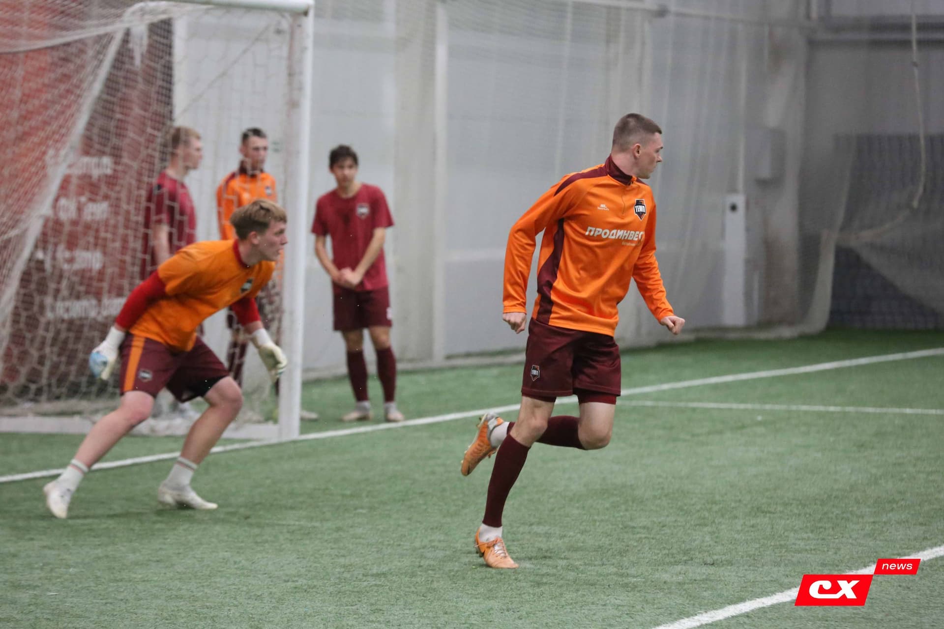 «Темп» 1:0 «Динамо-Барнаул-М». Третья лига. 05.10.2025. Александр Чёрный («Алтайский спорт»), Владимир Мартынов («CX News») — кадр 94