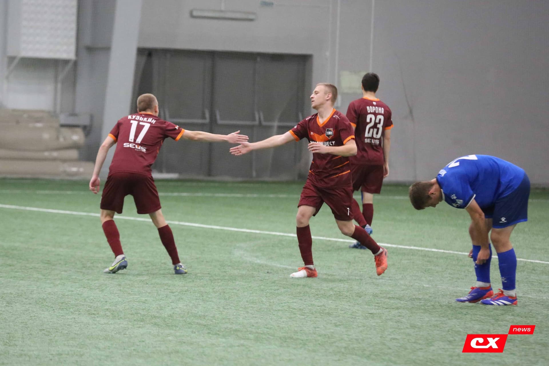 «Темп» 1:0 «Динамо-Барнаул-М». Третья лига. 05.10.2025. Александр Чёрный («Алтайский спорт»), Владимир Мартынов («CX News») — кадр 335