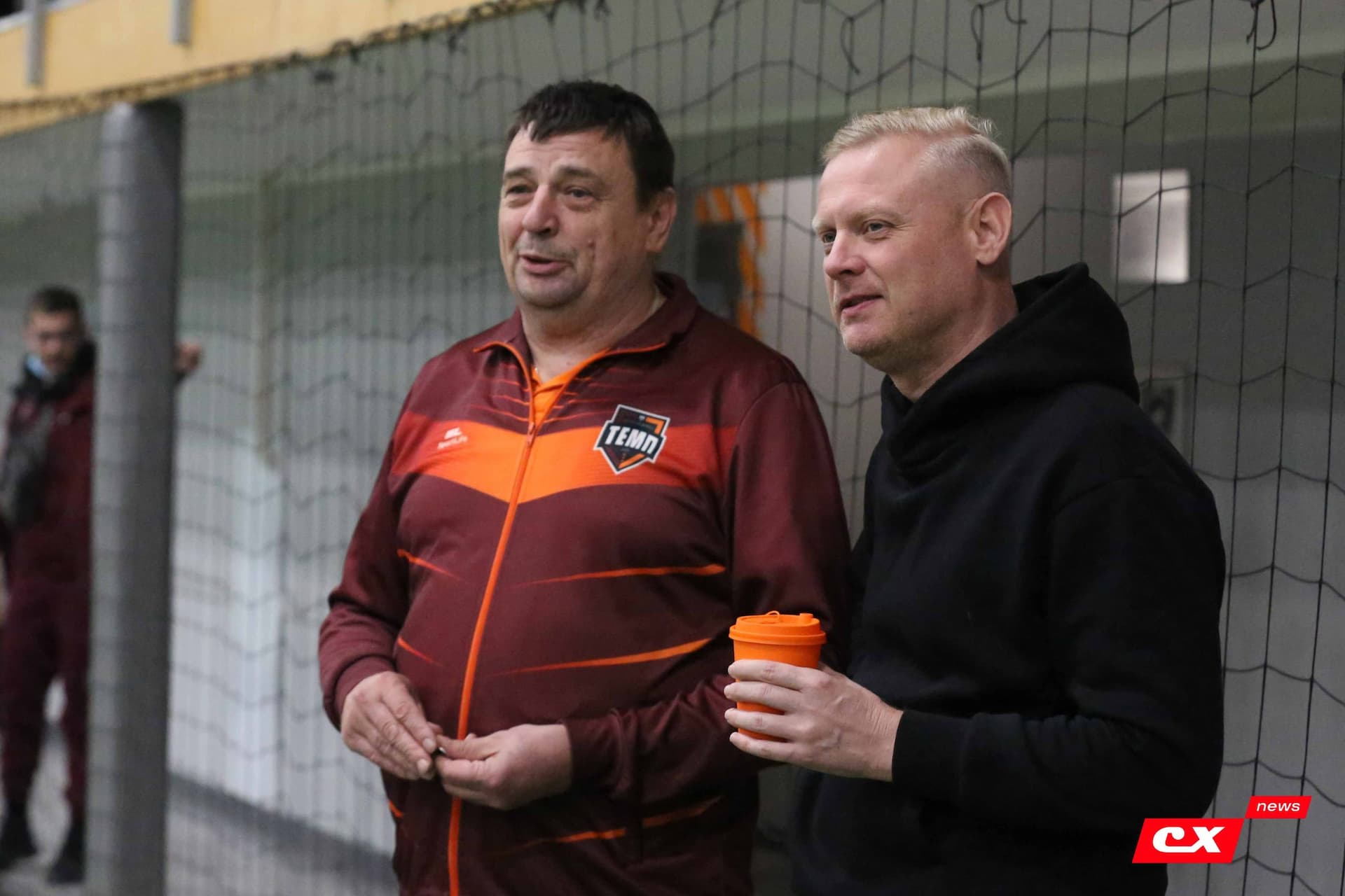 «Темп» 1:0 «Динамо-Барнаул-М». Третья лига. 05.10.2025. Александр Чёрный («Алтайский спорт»), Владимир Мартынов («CX News») — кадр 99