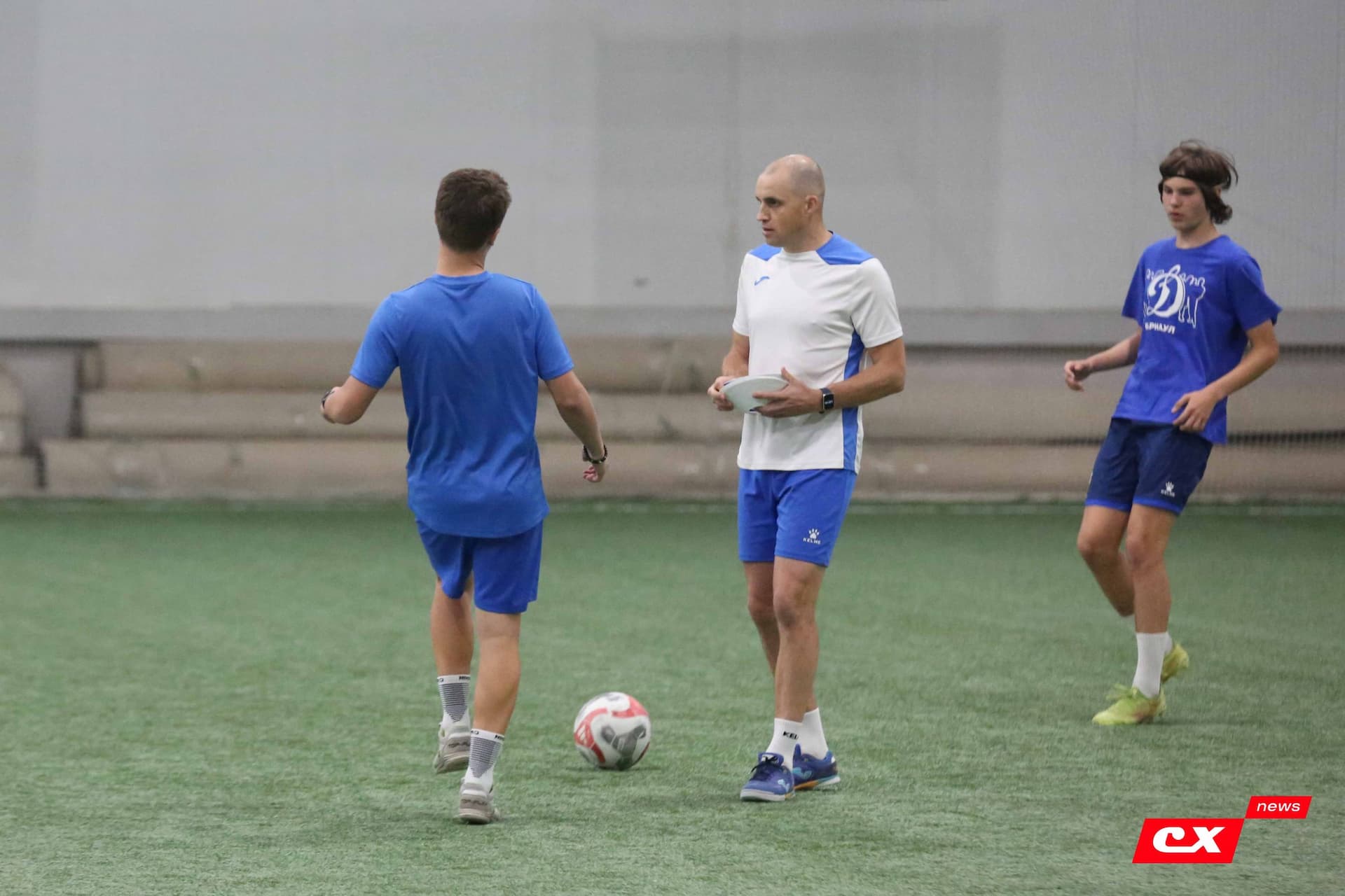 «Темп» 1:0 «Динамо-Барнаул-М». Третья лига. 05.10.2025. Александр Чёрный («Алтайский спорт»), Владимир Мартынов («CX News») — кадр 102