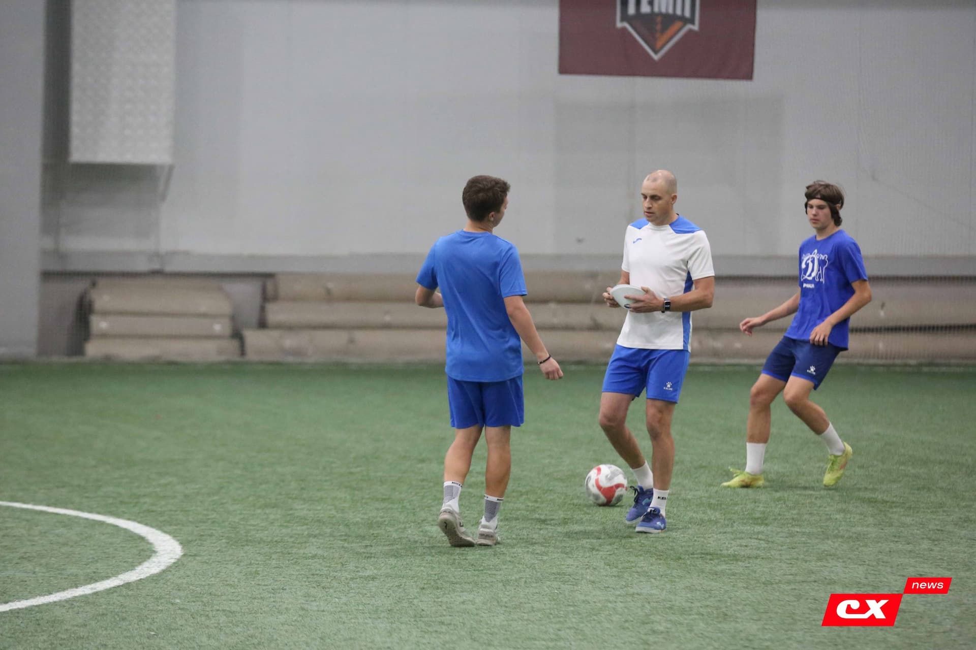 «Темп» 1:0 «Динамо-Барнаул-М». Третья лига. 05.10.2025. Александр Чёрный («Алтайский спорт»), Владимир Мартынов («CX News») — кадр 103