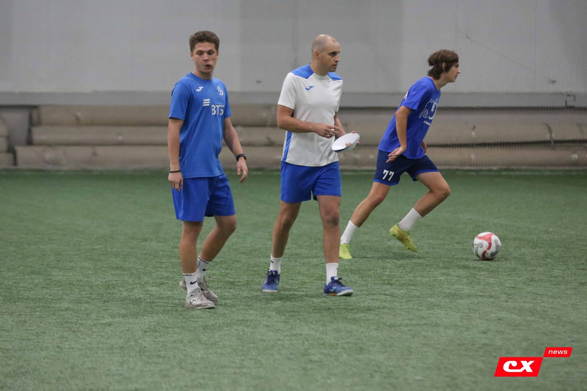 «Темп» 1:0 «Динамо-Барнаул-М». Третья лига. 05.10.2025. Александр Чёрный («Алтайский спорт»), Владимир Мартынов («CX News») — кадр 104