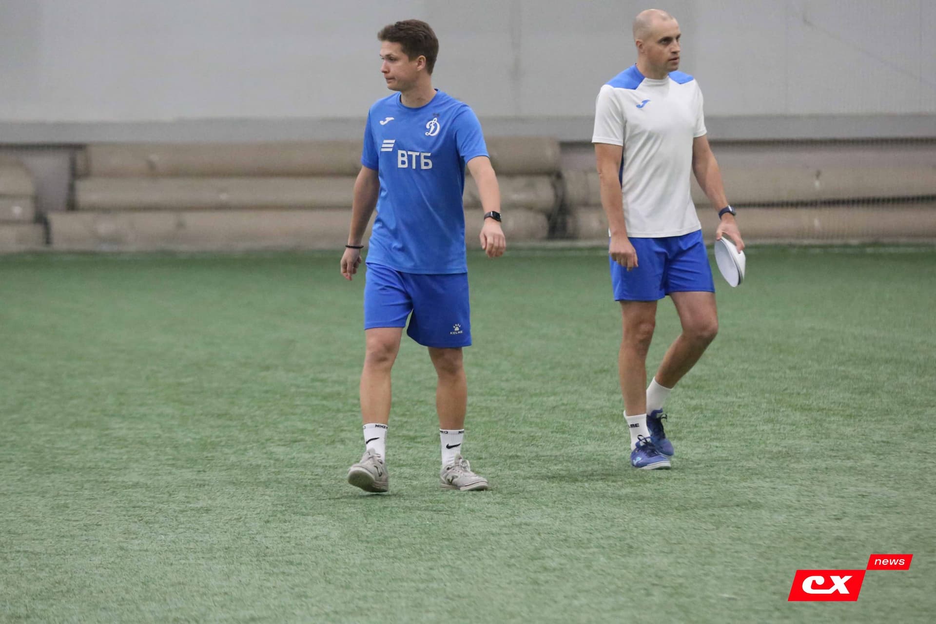 «Темп» 1:0 «Динамо-Барнаул-М». Третья лига. 05.10.2025. Александр Чёрный («Алтайский спорт»), Владимир Мартынов («CX News») — кадр 106