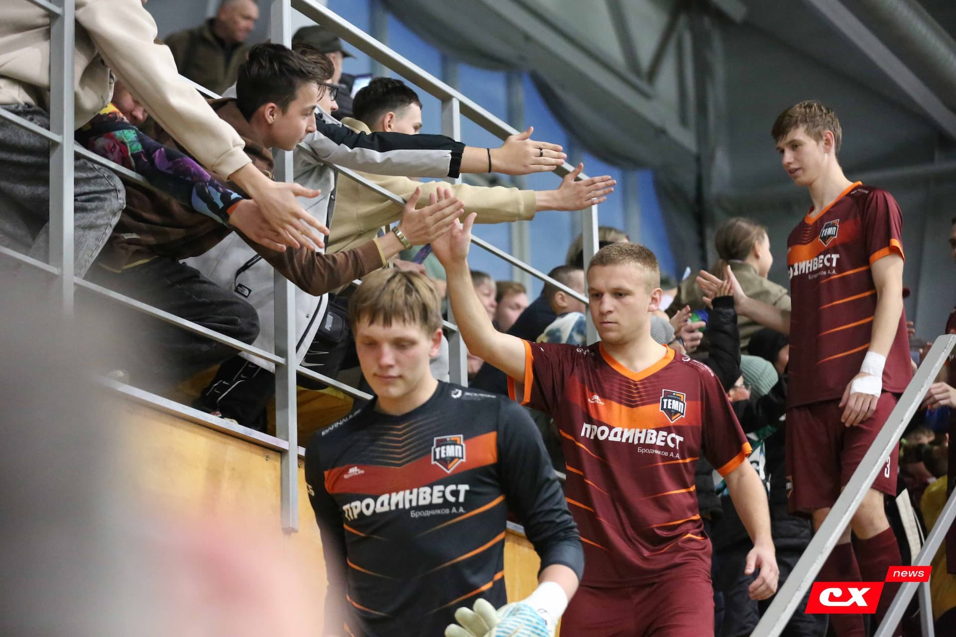 «Темп» 1:0 «Динамо-Барнаул-М». Третья лига. 05.10.2025. Александр Чёрный («Алтайский спорт»), Владимир Мартынов («CX News») — кадр 132