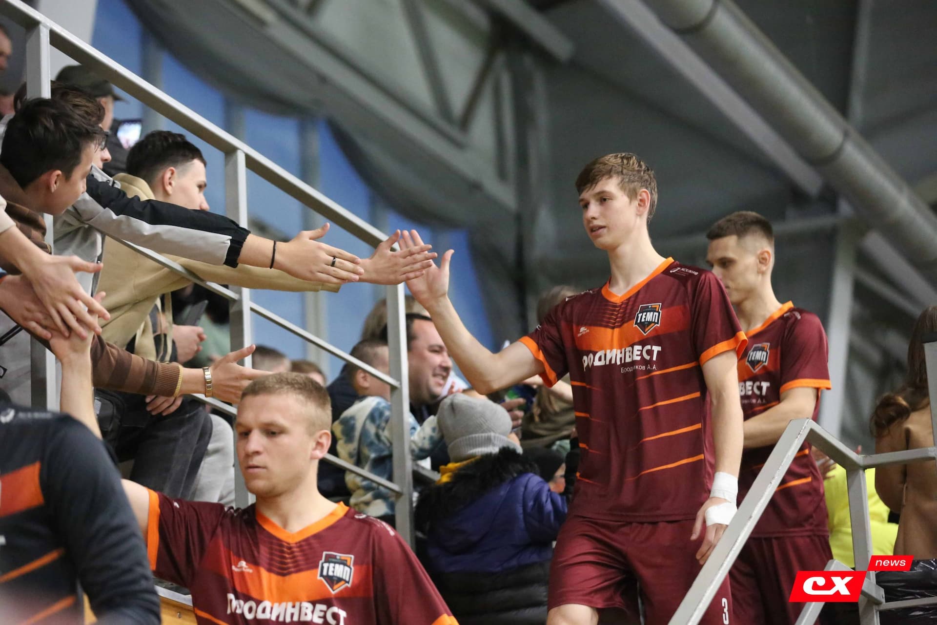 «Темп» 1:0 «Динамо-Барнаул-М». Третья лига. 05.10.2025. Александр Чёрный («Алтайский спорт»), Владимир Мартынов («CX News») — кадр 133