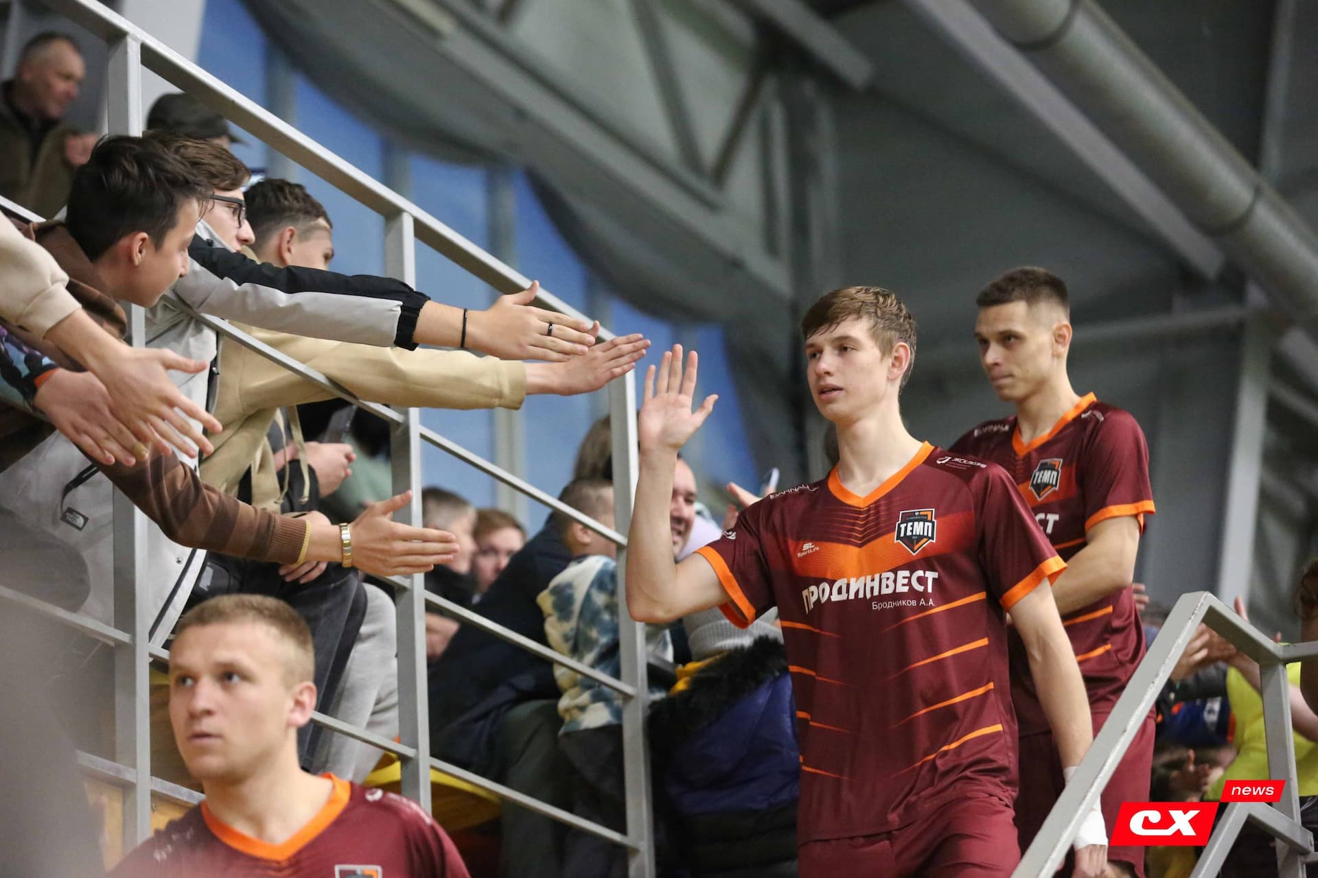 «Темп» 1:0 «Динамо-Барнаул-М». Третья лига. 05.10.2025. Александр Чёрный («Алтайский спорт»), Владимир Мартынов («CX News») — кадр 134