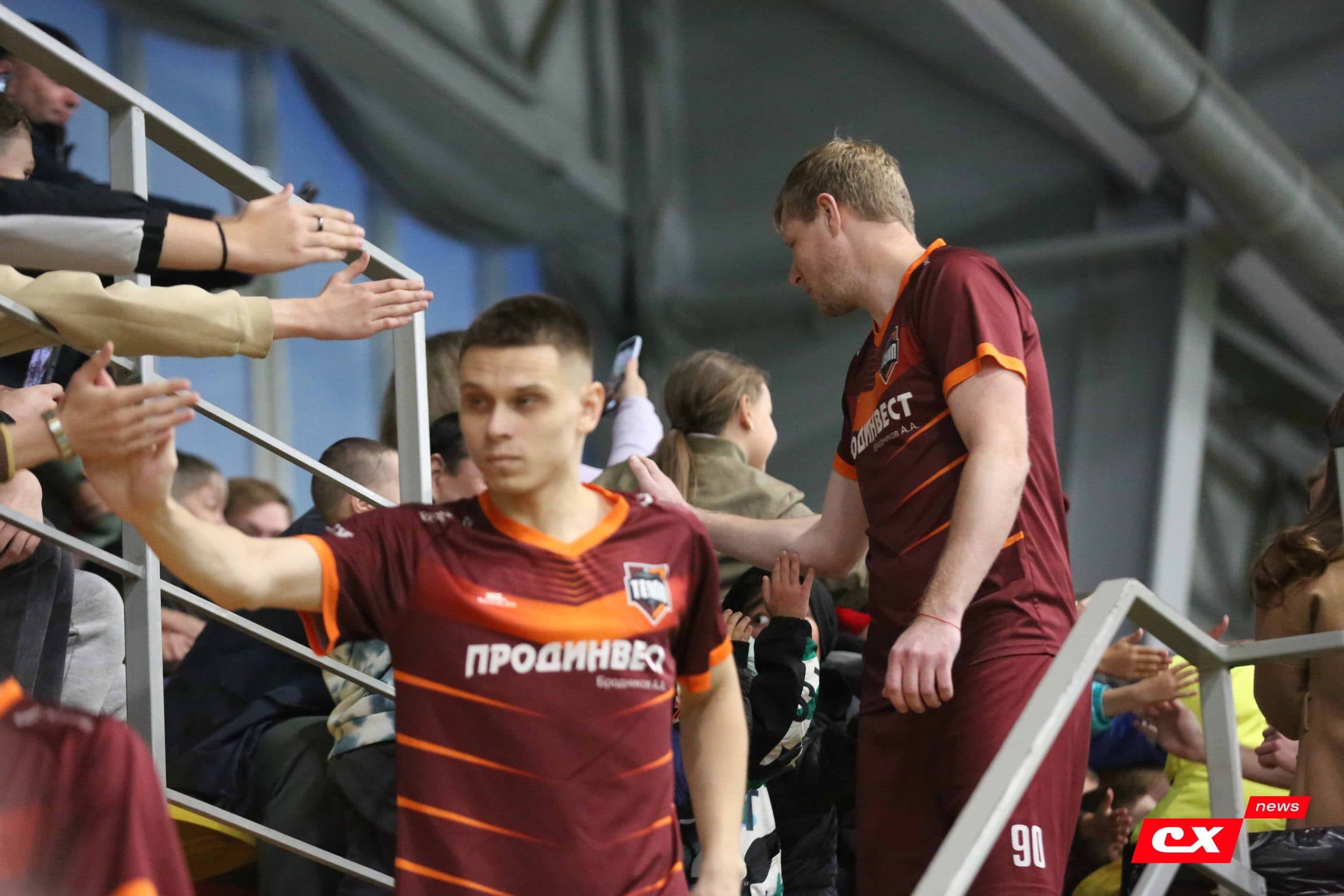«Темп» 1:0 «Динамо-Барнаул-М». Третья лига. 05.10.2025. Александр Чёрный («Алтайский спорт»), Владимир Мартынов («CX News») — фото 6