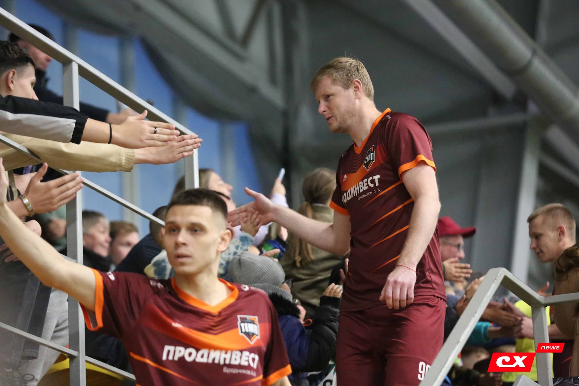 «Темп» 1:0 «Динамо-Барнаул-М». Третья лига. 05.10.2025. Александр Чёрный («Алтайский спорт»), Владимир Мартынов («CX News») — кадр 138