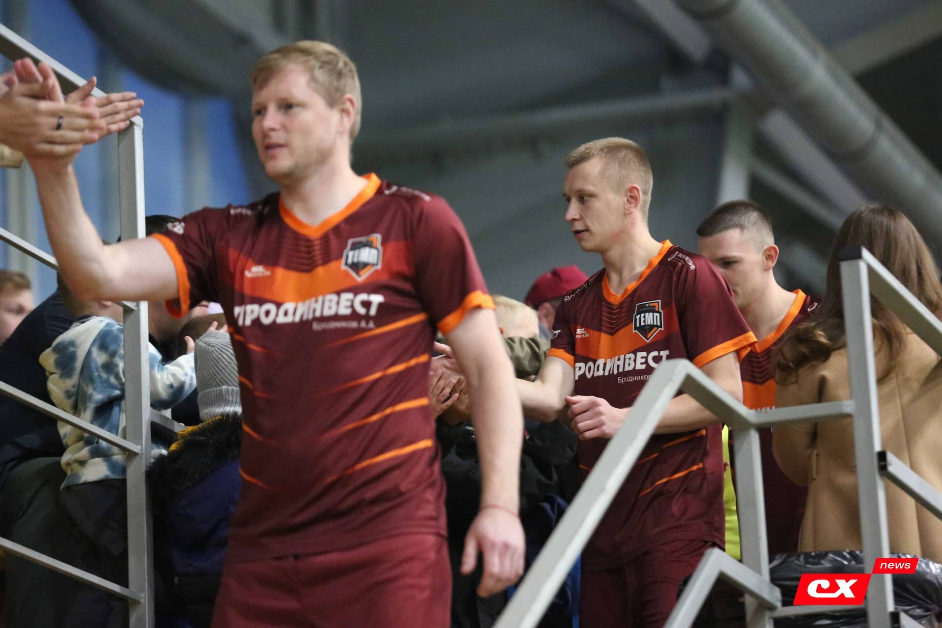 «Темп» 1:0 «Динамо-Барнаул-М». Третья лига. 05.10.2025. Александр Чёрный («Алтайский спорт»), Владимир Мартынов («CX News») — кадр 140