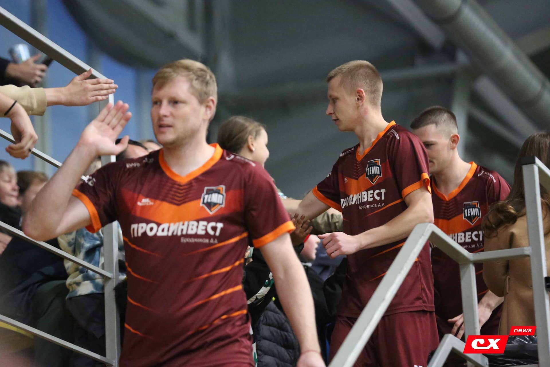 «Темп» 1:0 «Динамо-Барнаул-М». Третья лига. 05.10.2025. Александр Чёрный («Алтайский спорт»), Владимир Мартынов («CX News») — кадр 141