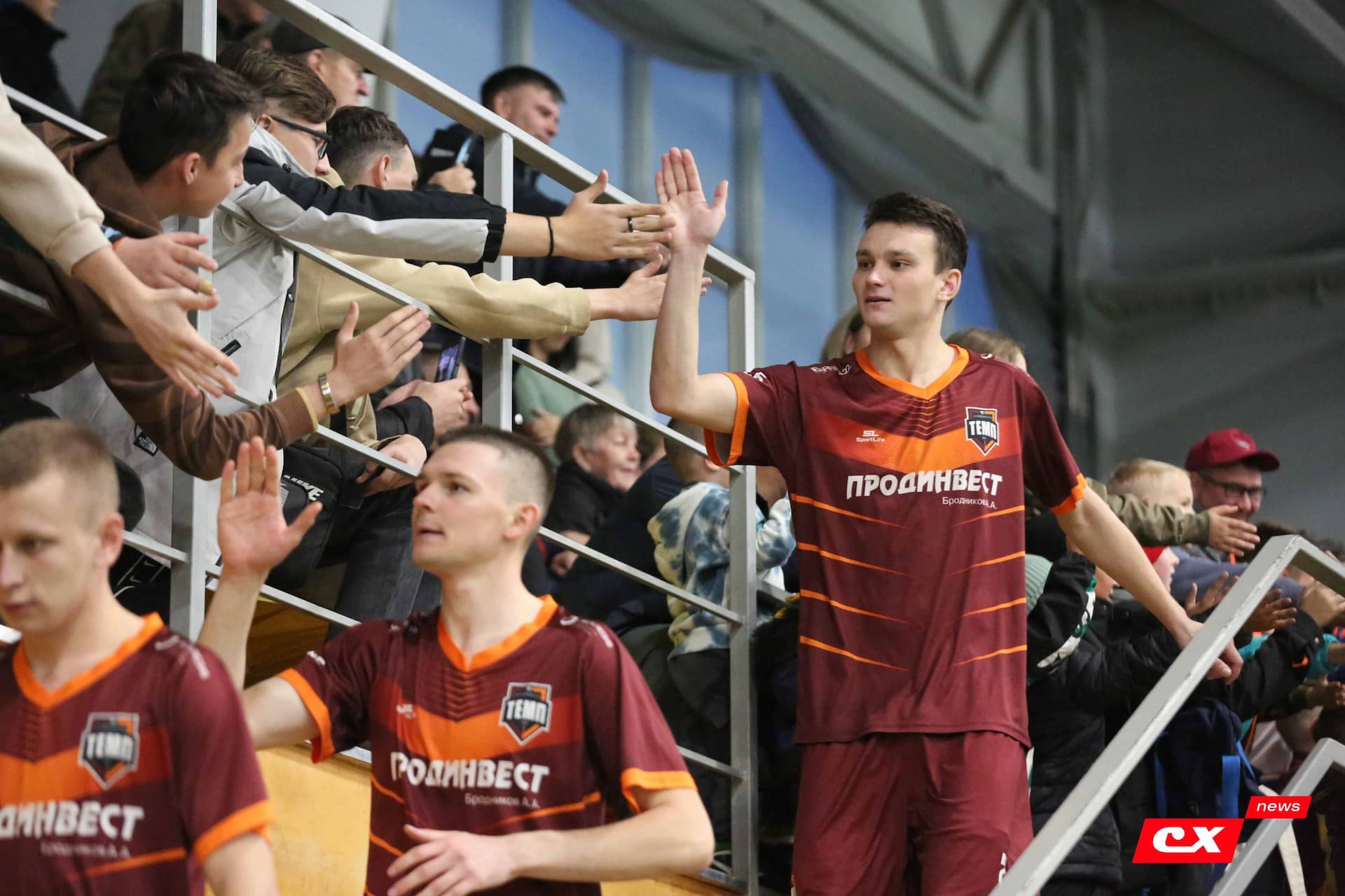 «Темп» 1:0 «Динамо-Барнаул-М». Третья лига. 05.10.2025. Александр Чёрный («Алтайский спорт»), Владимир Мартынов («CX News») — кадр 143