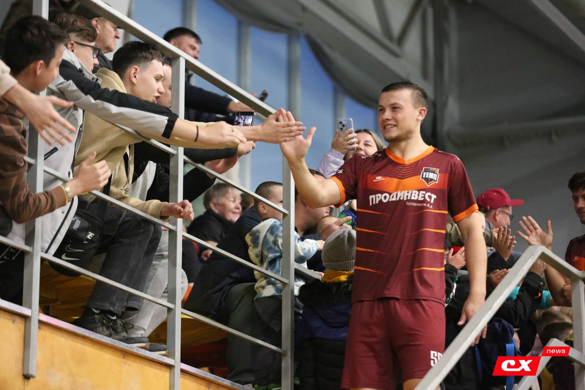 «Темп» 1:0 «Динамо-Барнаул-М». Третья лига. 05.10.2025. Александр Чёрный («Алтайский спорт»), Владимир Мартынов («CX News») — кадр 148