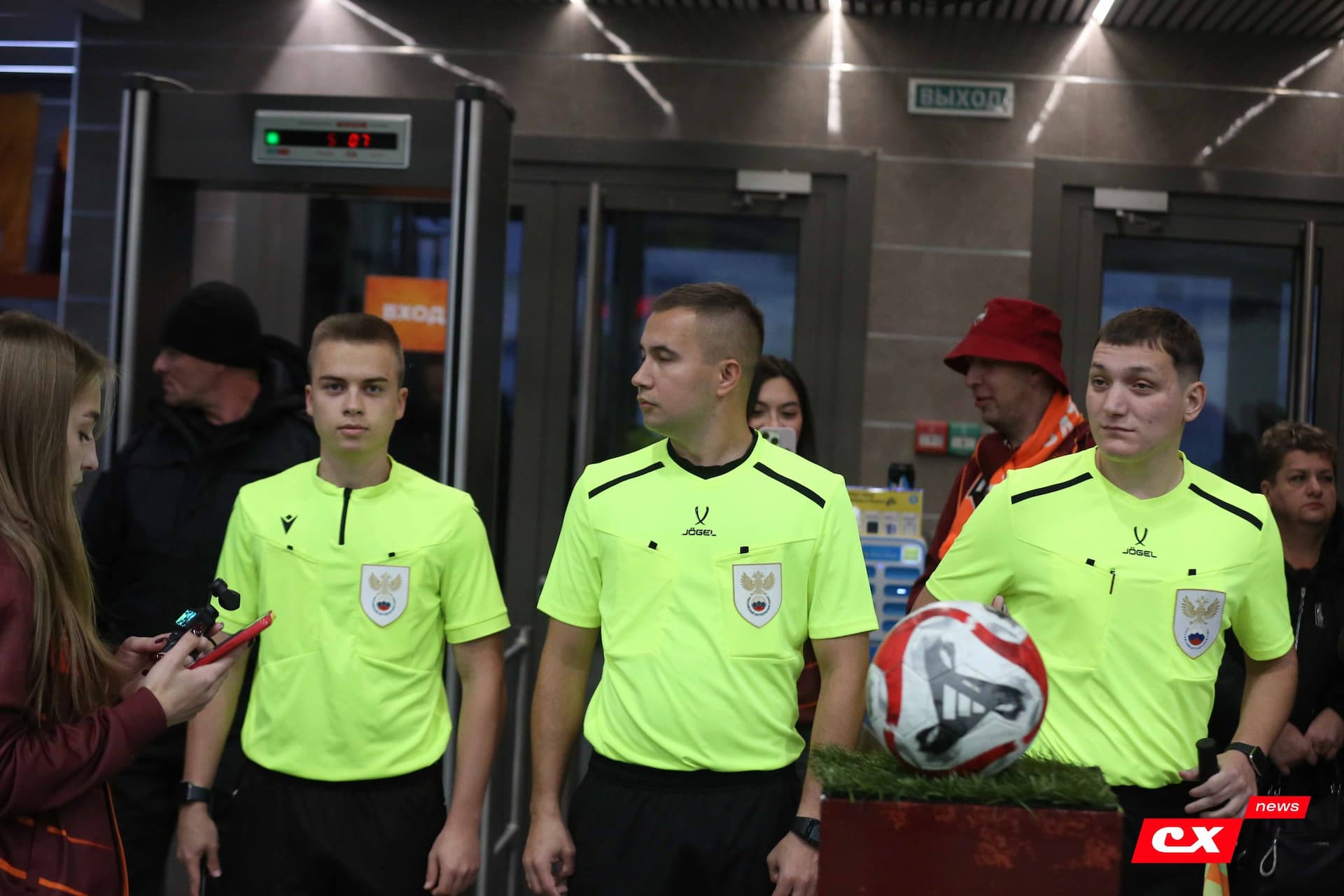 «Темп» 1:0 «Динамо-Барнаул-М». Третья лига. 05.10.2025. Александр Чёрный («Алтайский спорт»), Владимир Мартынов («CX News») — кадр 153