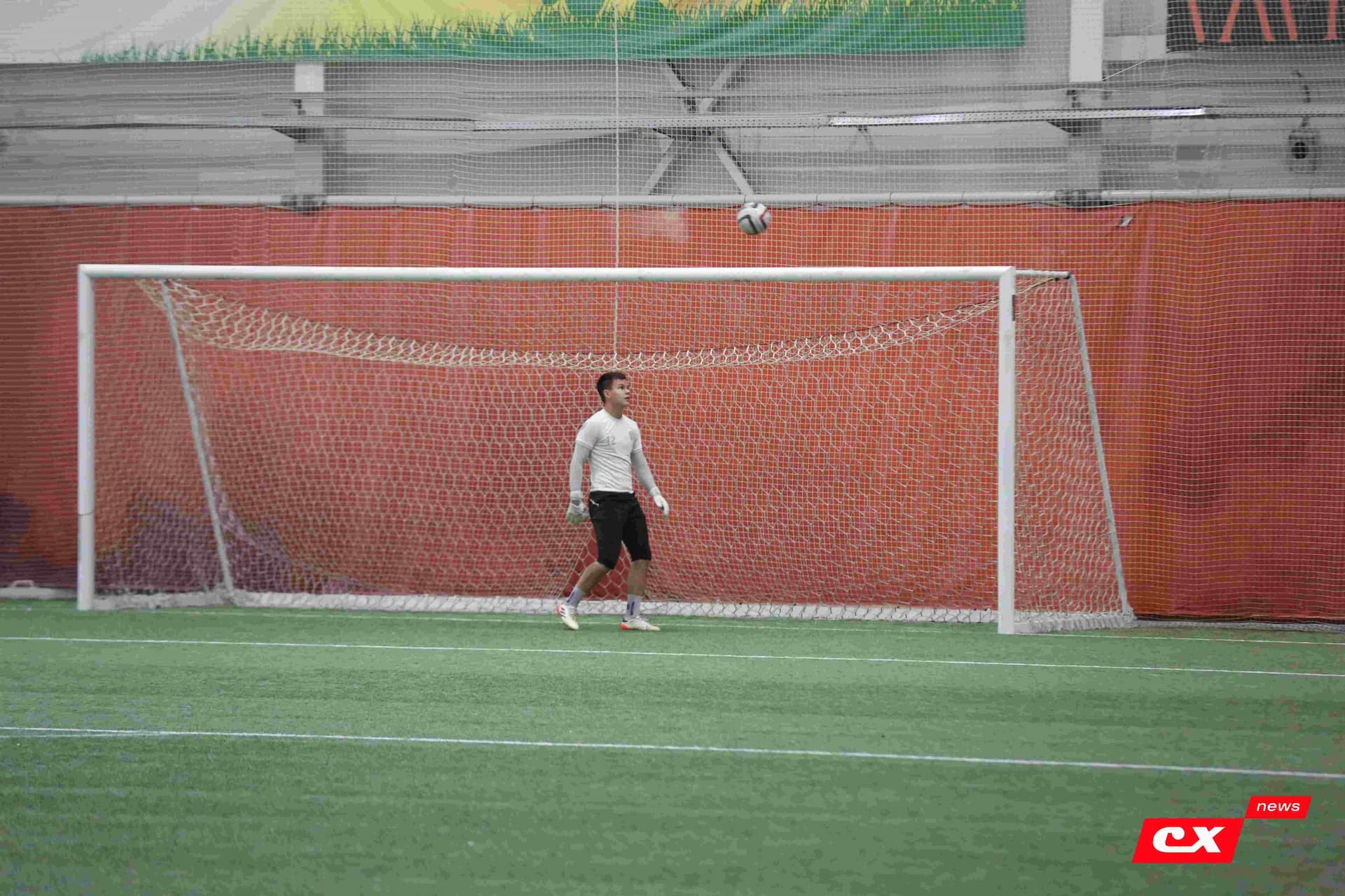 «Темп» 1:1 «КДВ». Третья лига. 26.09.2025. Владимир Мартынов («CX News») и Александр Чёрный («Алтайский спорт») — кадр 120