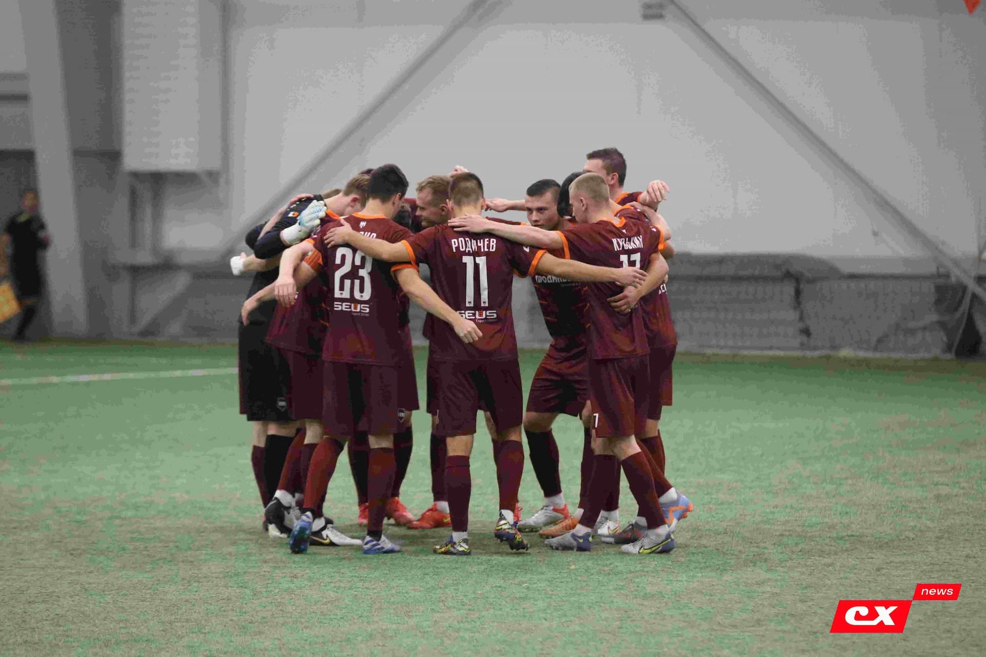 «Темп» 1:1 «КДВ». Третья лига. 26.09.2025. Владимир Мартынов («CX News») и Александр Чёрный («Алтайский спорт») — кадр 155