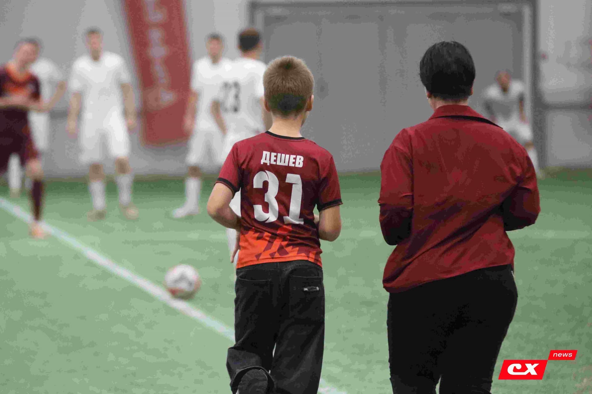 «Темп» 1:1 «КДВ». Третья лига. 26.09.2025. Владимир Мартынов («CX News») и Александр Чёрный («Алтайский спорт») — кадр 159