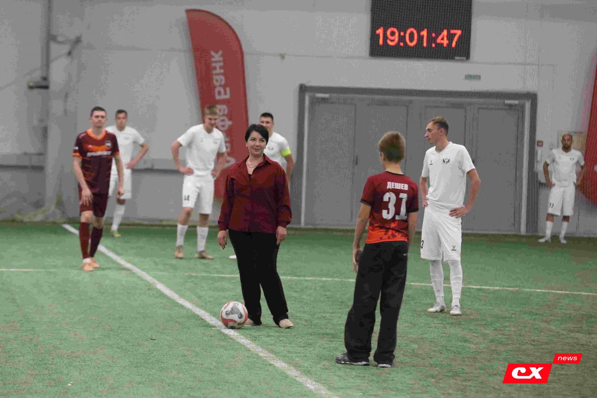 «Темп» 1:1 «КДВ». Третья лига. 26.09.2025. Владимир Мартынов («CX News») и Александр Чёрный («Алтайский спорт») — кадр 161