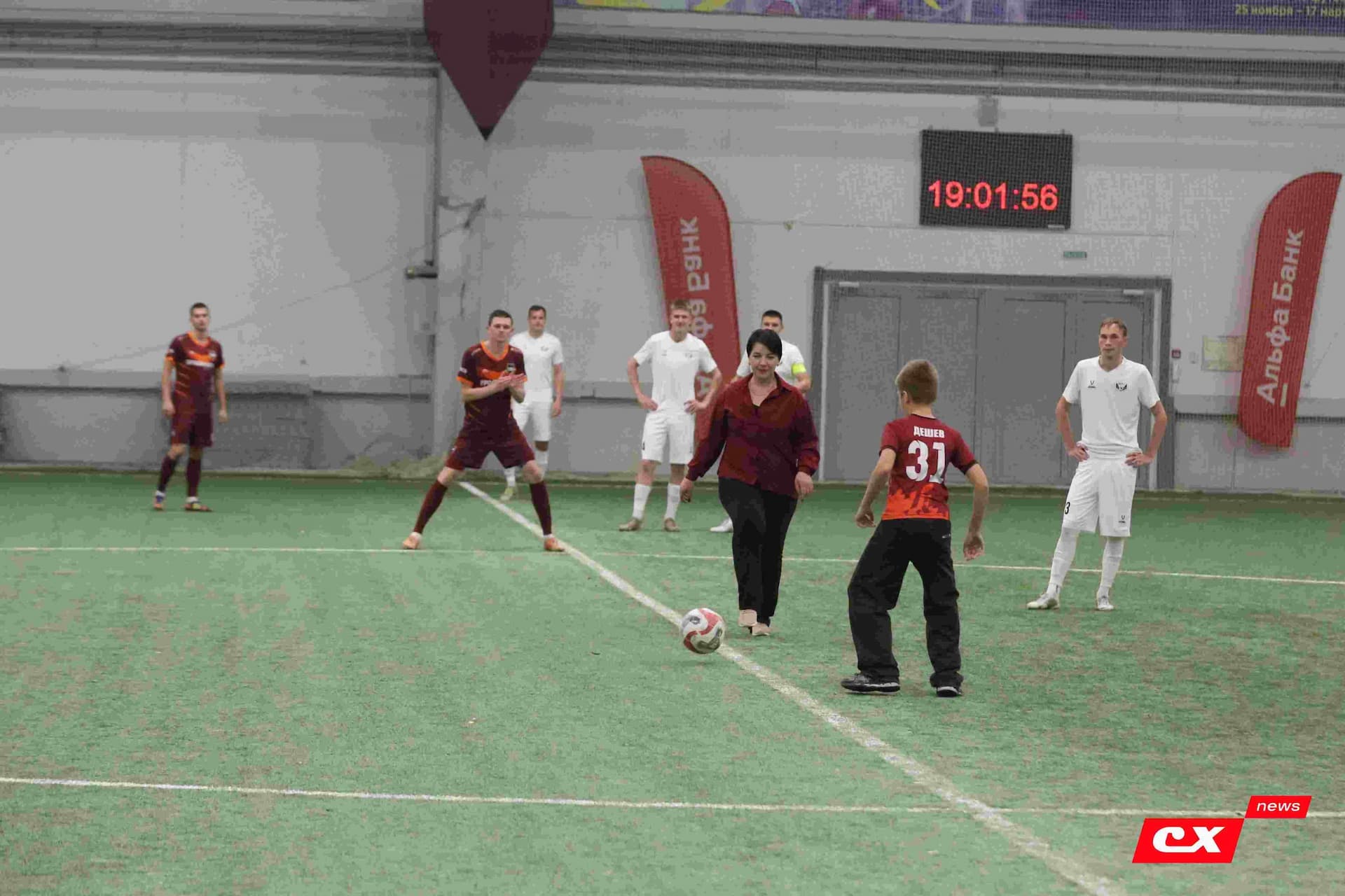 «Темп» 1:1 «КДВ». Третья лига. 26.09.2025. Владимир Мартынов («CX News») и Александр Чёрный («Алтайский спорт») — кадр 162