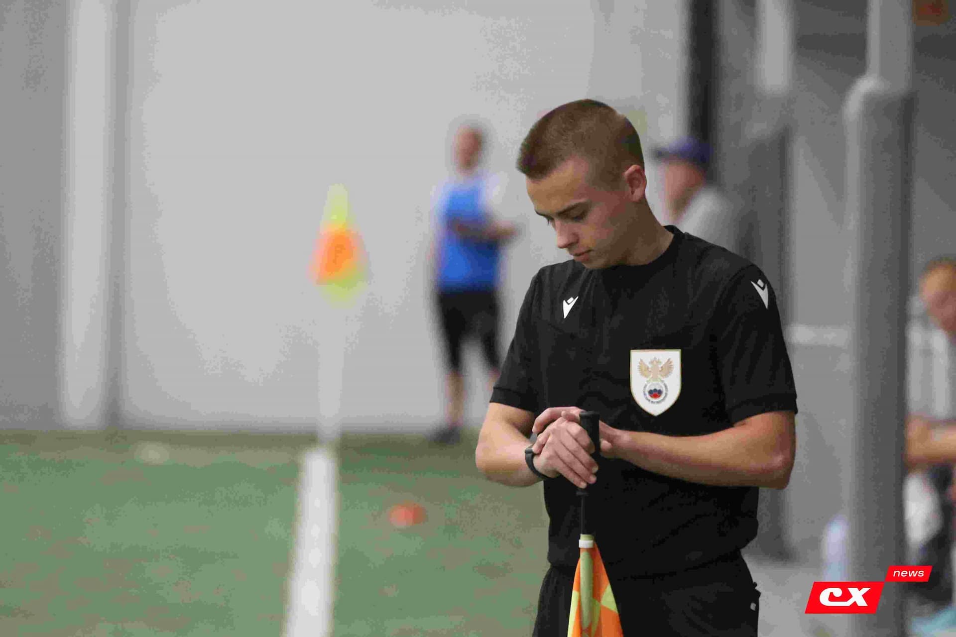 «Темп» 1:1 «КДВ». Третья лига. 26.09.2025. Владимир Мартынов («CX News») и Александр Чёрный («Алтайский спорт») — кадр 164