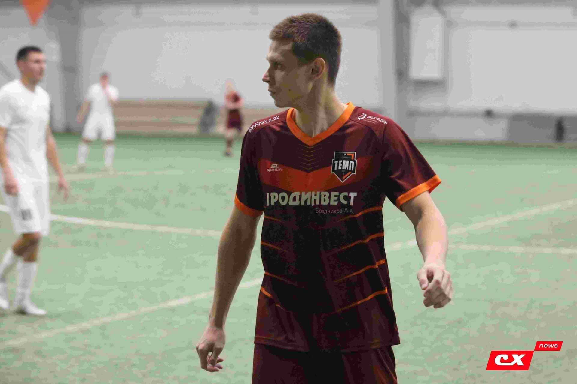 «Темп» 1:1 «КДВ». Третья лига. 26.09.2025. Владимир Мартынов («CX News») и Александр Чёрный («Алтайский спорт») — кадр 169