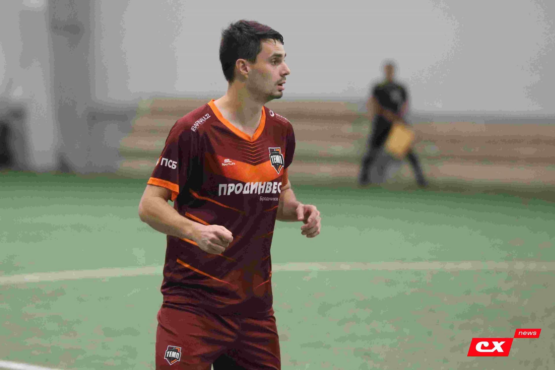 «Темп» 1:1 «КДВ». Третья лига. 26.09.2025. Владимир Мартынов («CX News») и Александр Чёрный («Алтайский спорт») — кадр 172