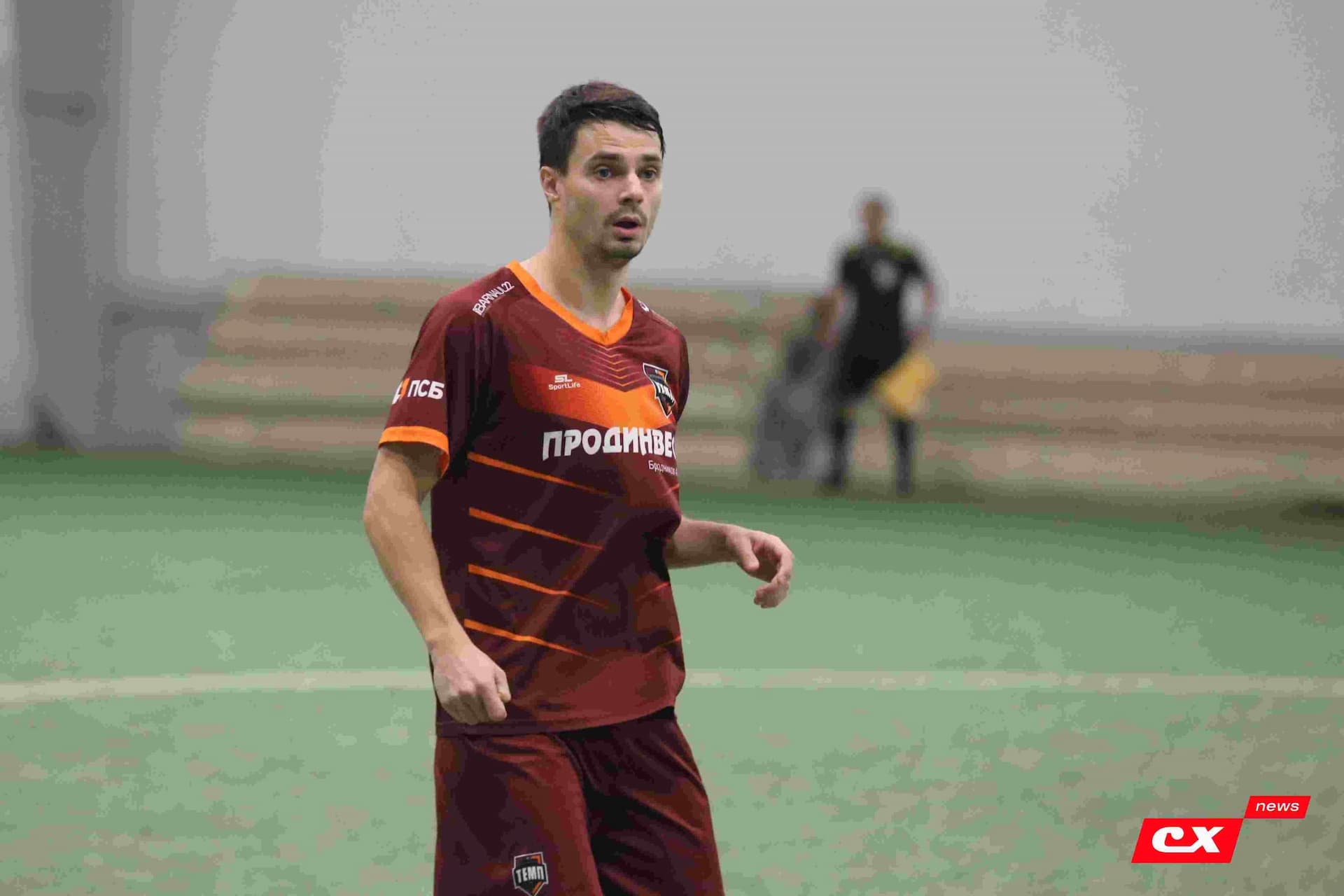 «Темп» 1:1 «КДВ». Третья лига. 26.09.2025. Владимир Мартынов («CX News») и Александр Чёрный («Алтайский спорт») — кадр 173