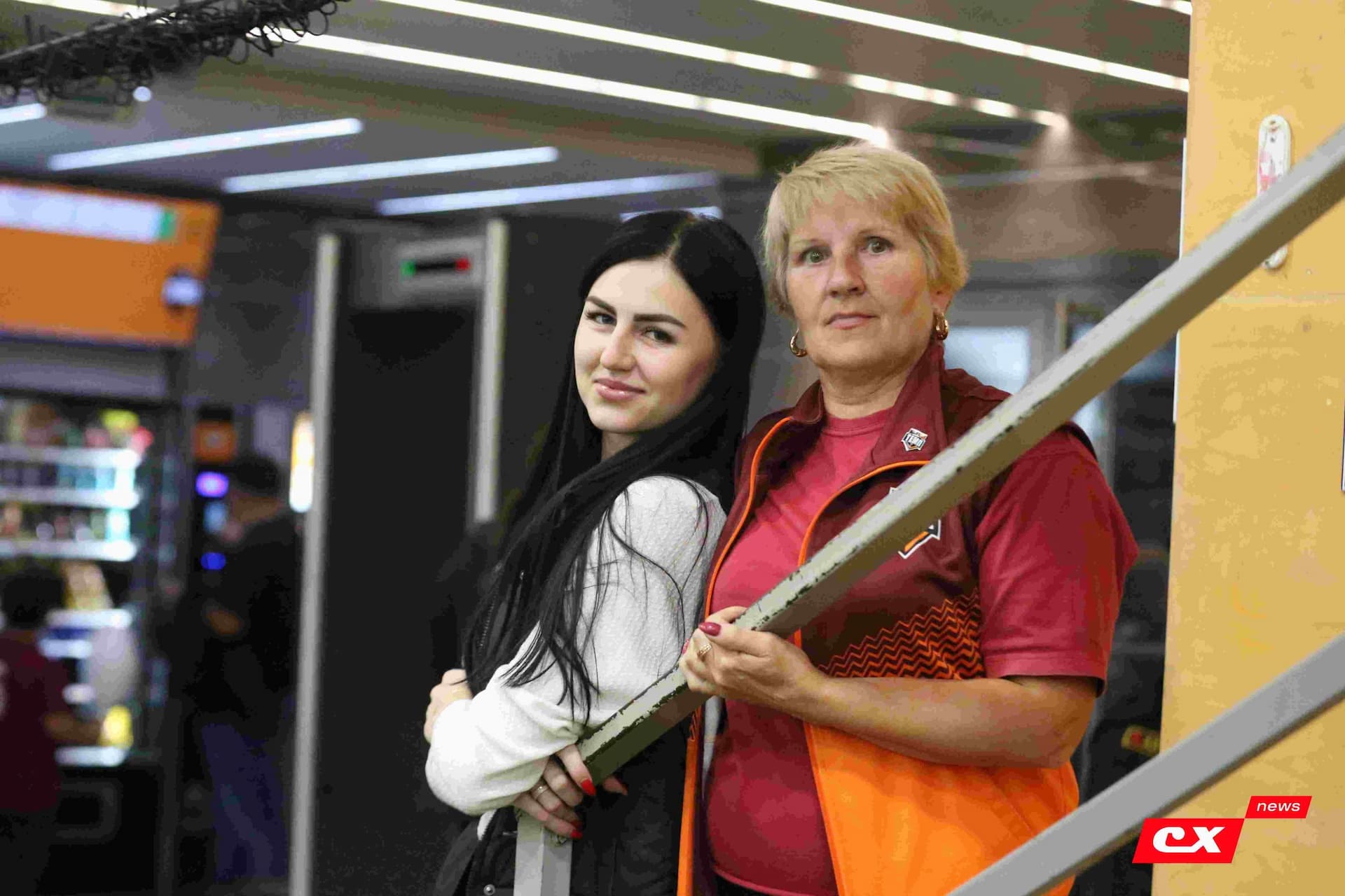 «Темп» 1:1 «КДВ». Третья лига. 26.09.2025. Владимир Мартынов («CX News») и Александр Чёрный («Алтайский спорт») — кадр 177