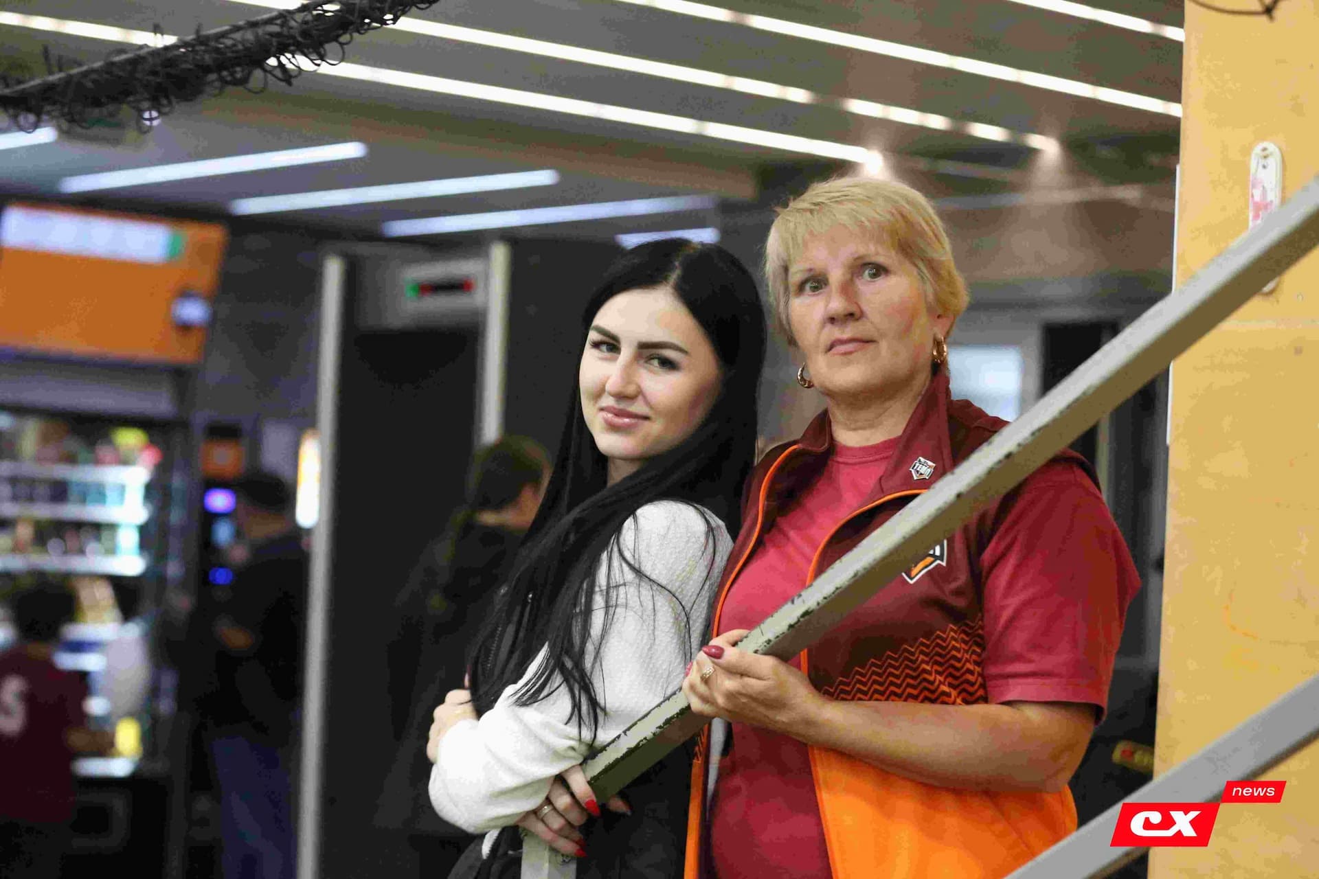 «Темп» 1:1 «КДВ». Третья лига. 26.09.2025. Владимир Мартынов («CX News») и Александр Чёрный («Алтайский спорт») — кадр 178