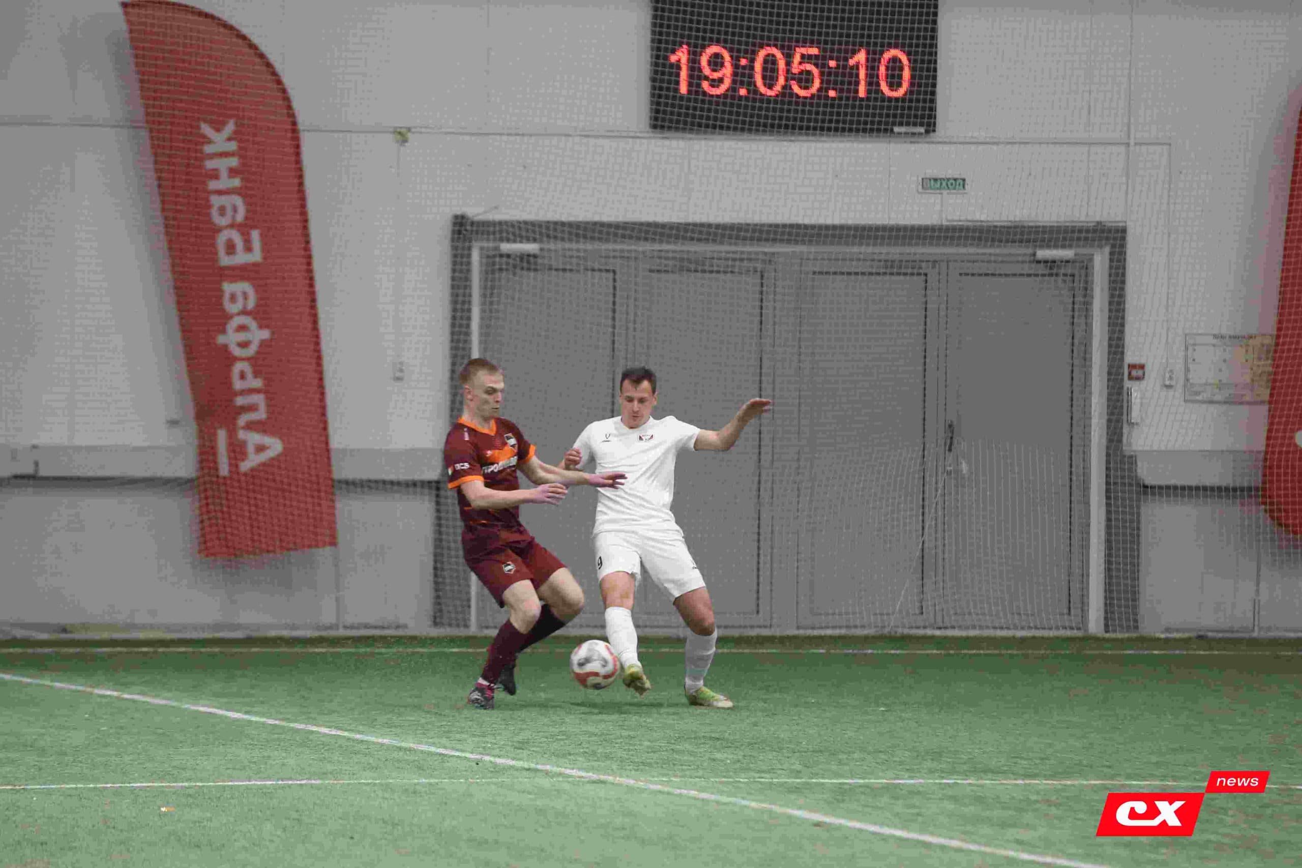 «Темп» 1:1 «КДВ». Третья лига. 26.09.2025. Владимир Мартынов («CX News») и Александр Чёрный («Алтайский спорт») — фото 2