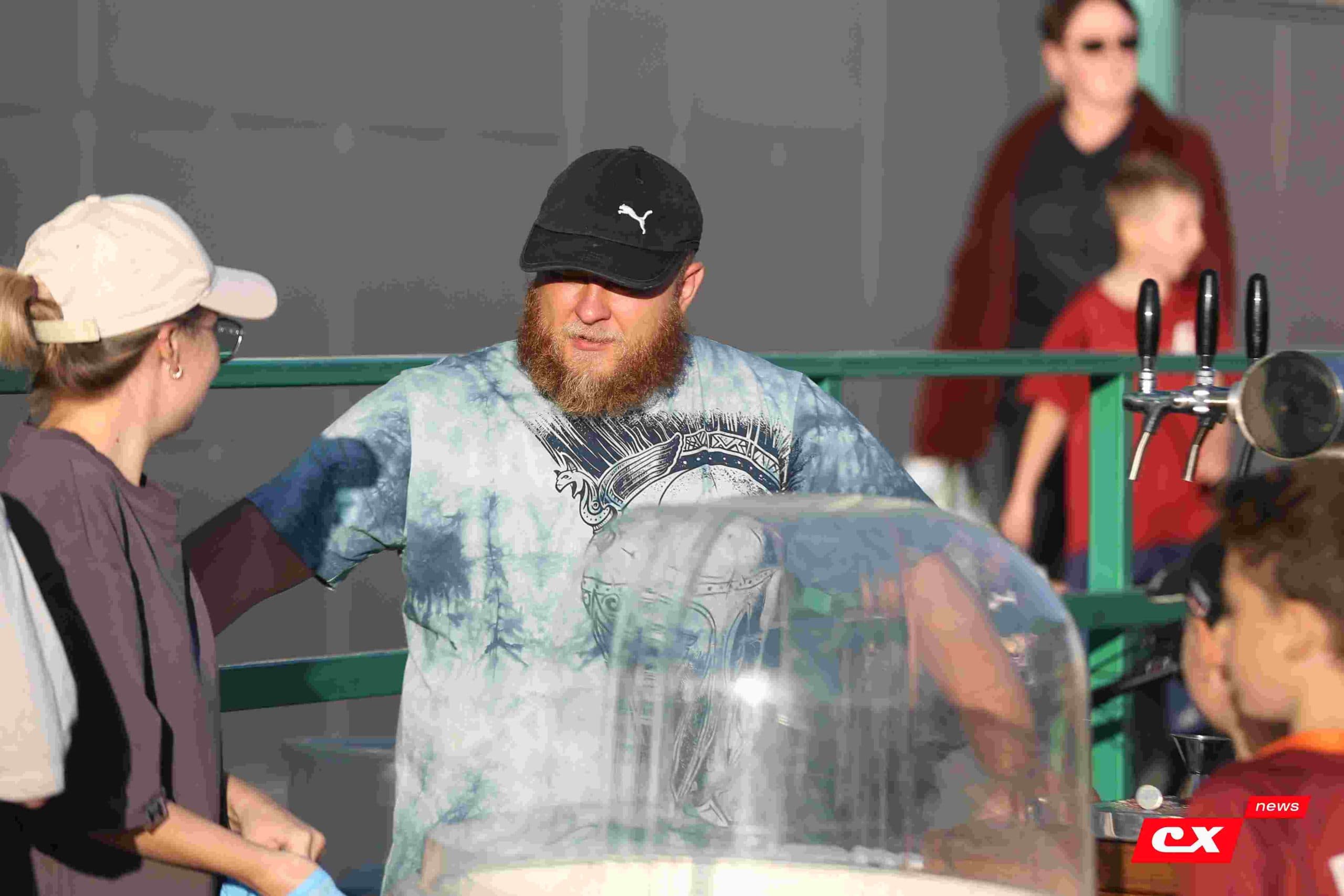 «Темп» 1:1 «КДВ». Третья лига. 26.09.2025. Владимир Мартынов («CX News») и Александр Чёрный («Алтайский спорт») — фото 7