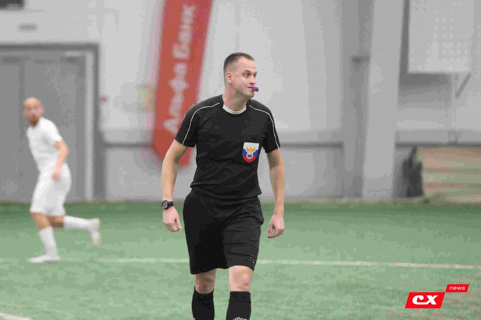 «Темп» 1:1 «КДВ». Третья лига. 26.09.2025. Владимир Мартынов («CX News») и Александр Чёрный («Алтайский спорт») — кадр 204