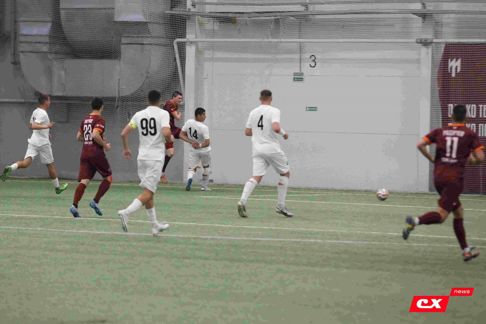 «Темп» 1:1 «КДВ». Третья лига. 26.09.2025. Владимир Мартынов («CX News») и Александр Чёрный («Алтайский спорт») — кадр 212