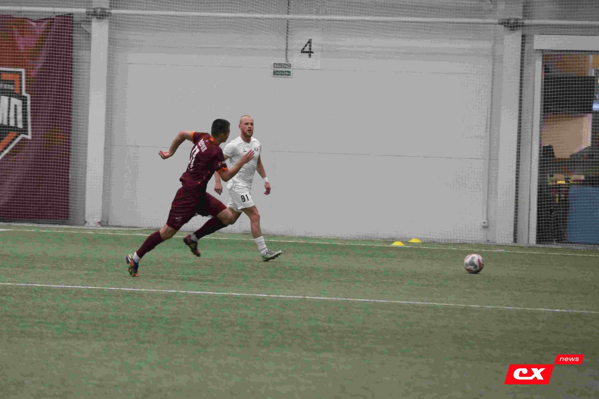 «Темп» 1:1 «КДВ». Третья лига. 26.09.2025. Владимир Мартынов («CX News») и Александр Чёрный («Алтайский спорт») — кадр 213