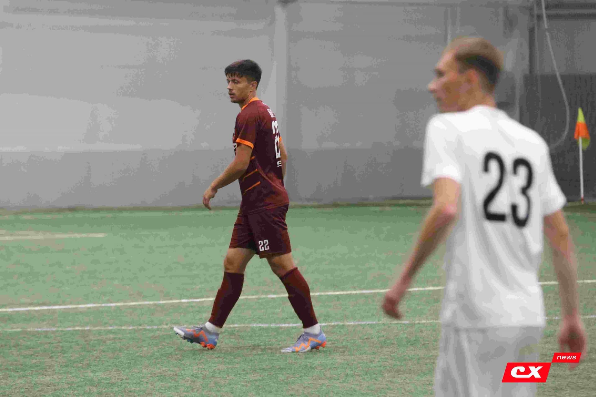 «Темп» 1:1 «КДВ». Третья лига. 26.09.2025. Владимир Мартынов («CX News») и Александр Чёрный («Алтайский спорт») — кадр 222