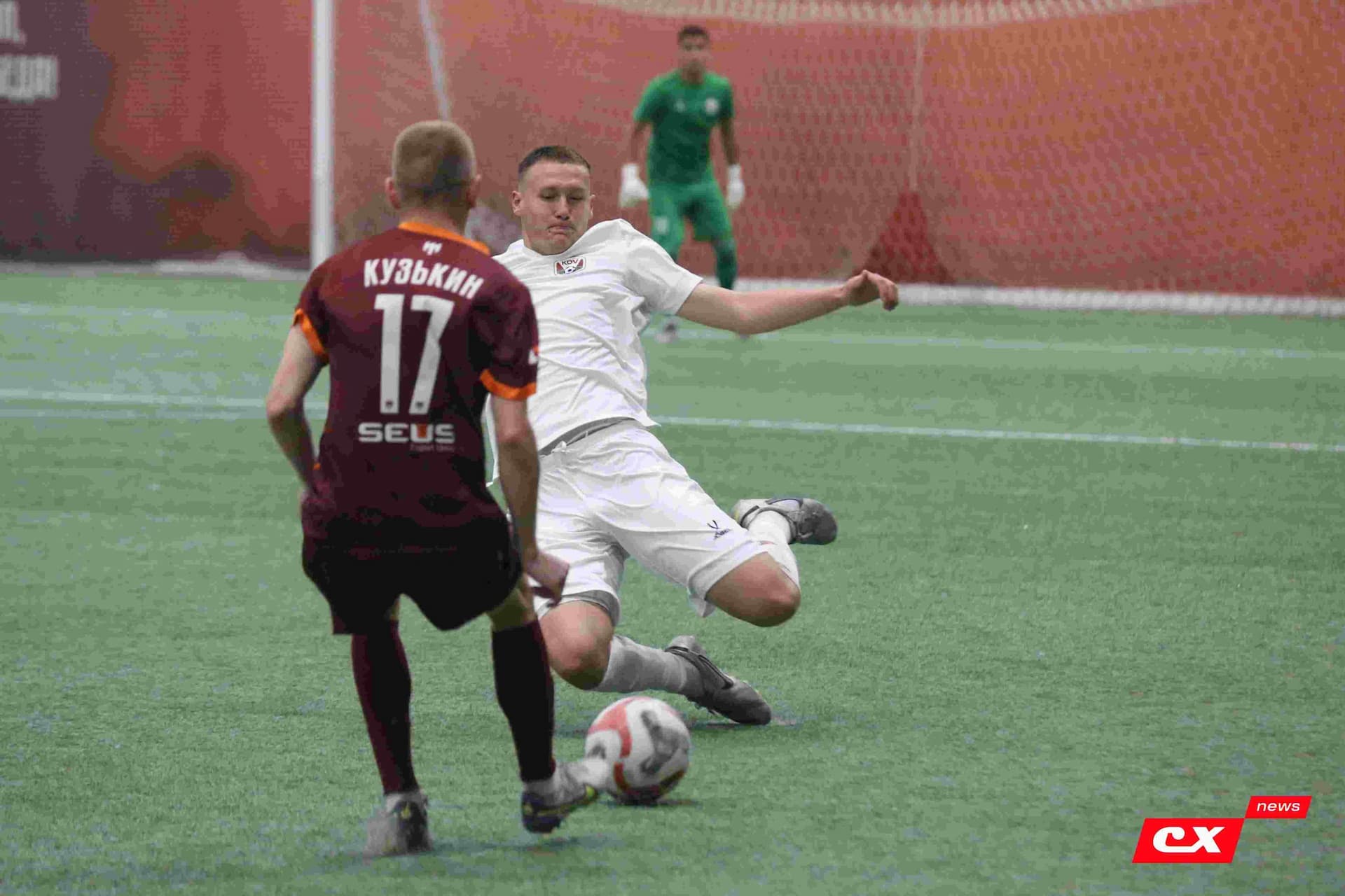 «Темп» 1:1 «КДВ». Третья лига. 26.09.2025. Владимир Мартынов («CX News») и Александр Чёрный («Алтайский спорт») — кадр 231
