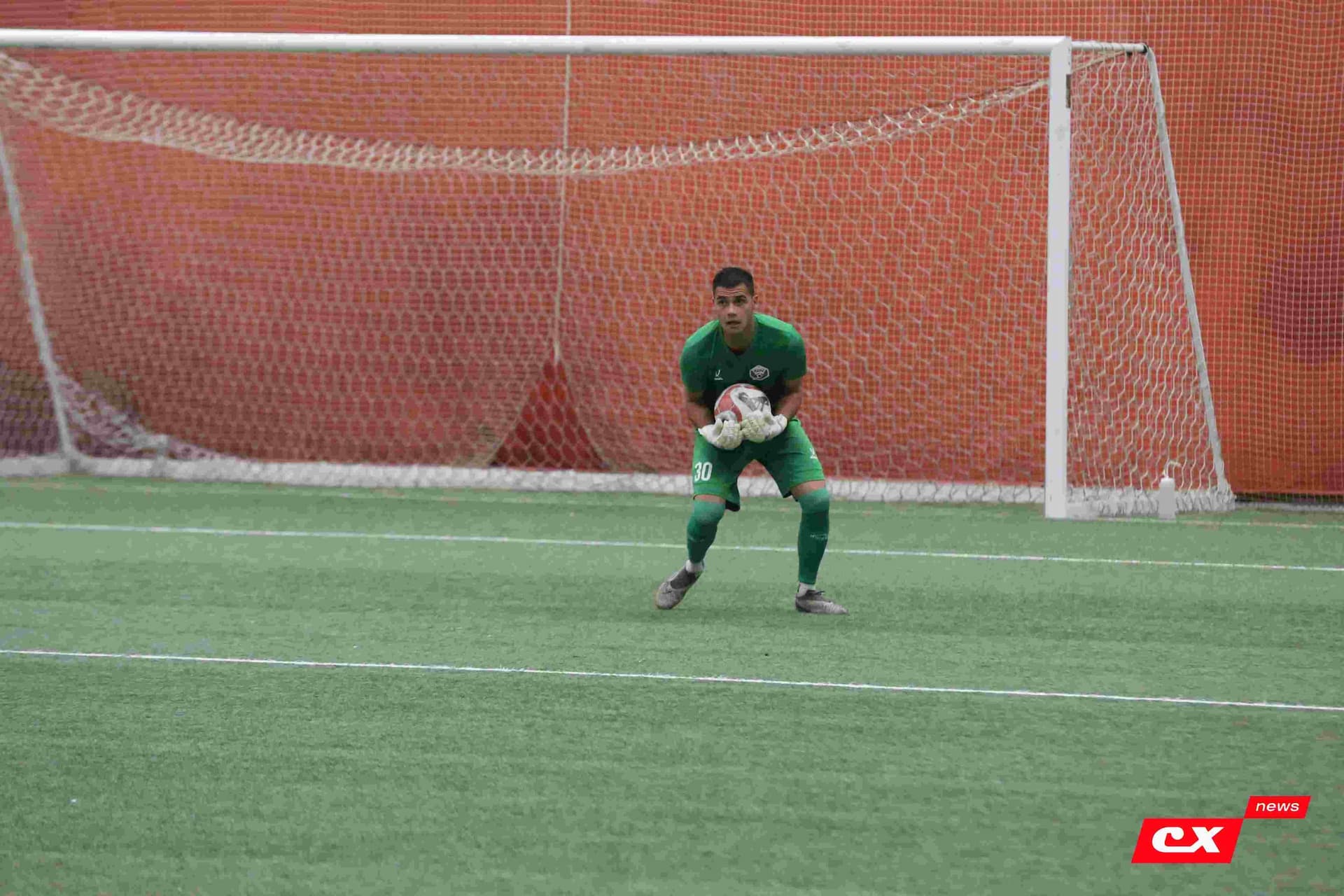 «Темп» 1:1 «КДВ». Третья лига. 26.09.2025. Владимир Мартынов («CX News») и Александр Чёрный («Алтайский спорт») — кадр 240