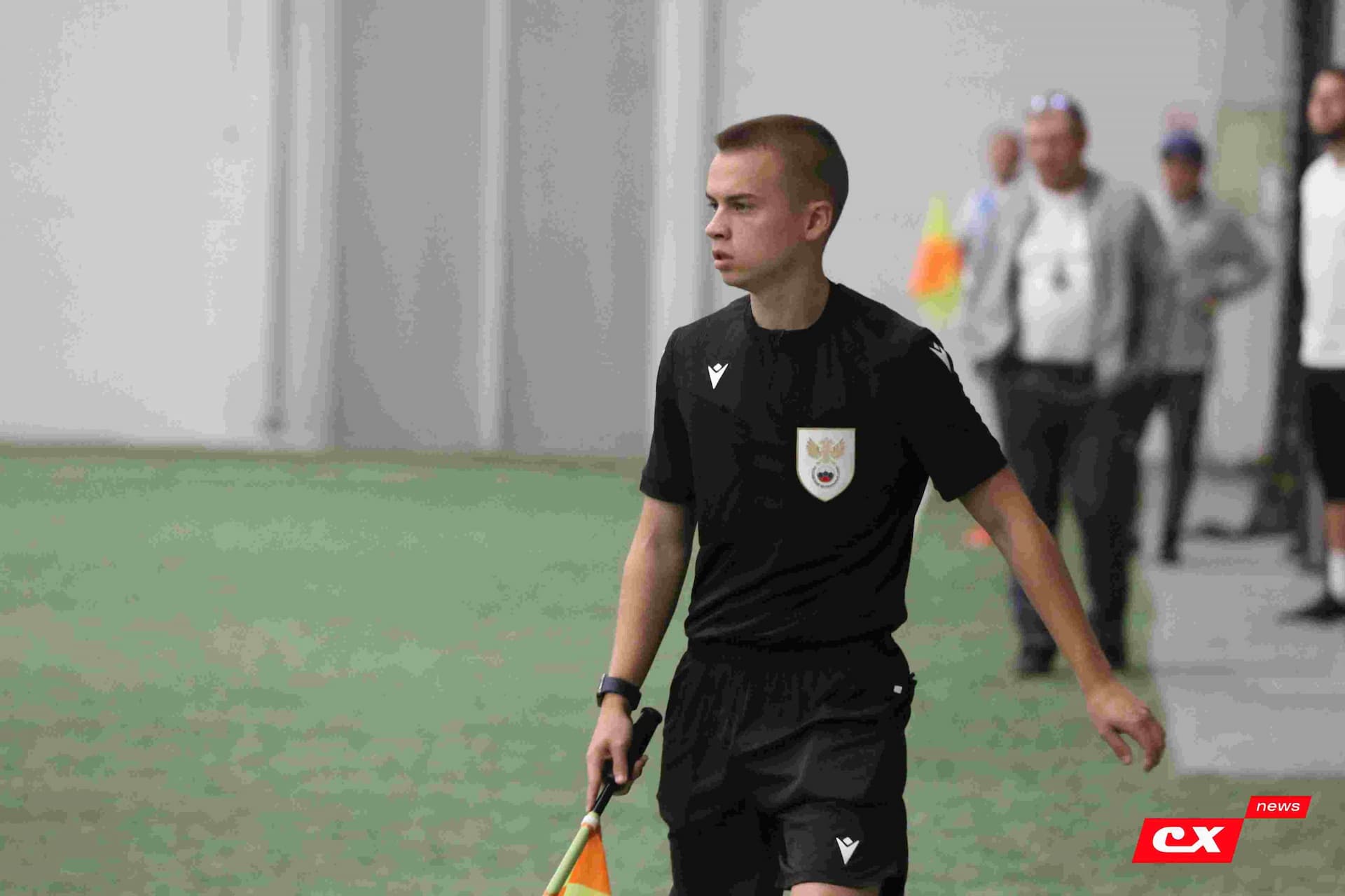 «Темп» 1:1 «КДВ». Третья лига. 26.09.2025. Владимир Мартынов («CX News») и Александр Чёрный («Алтайский спорт») — кадр 247