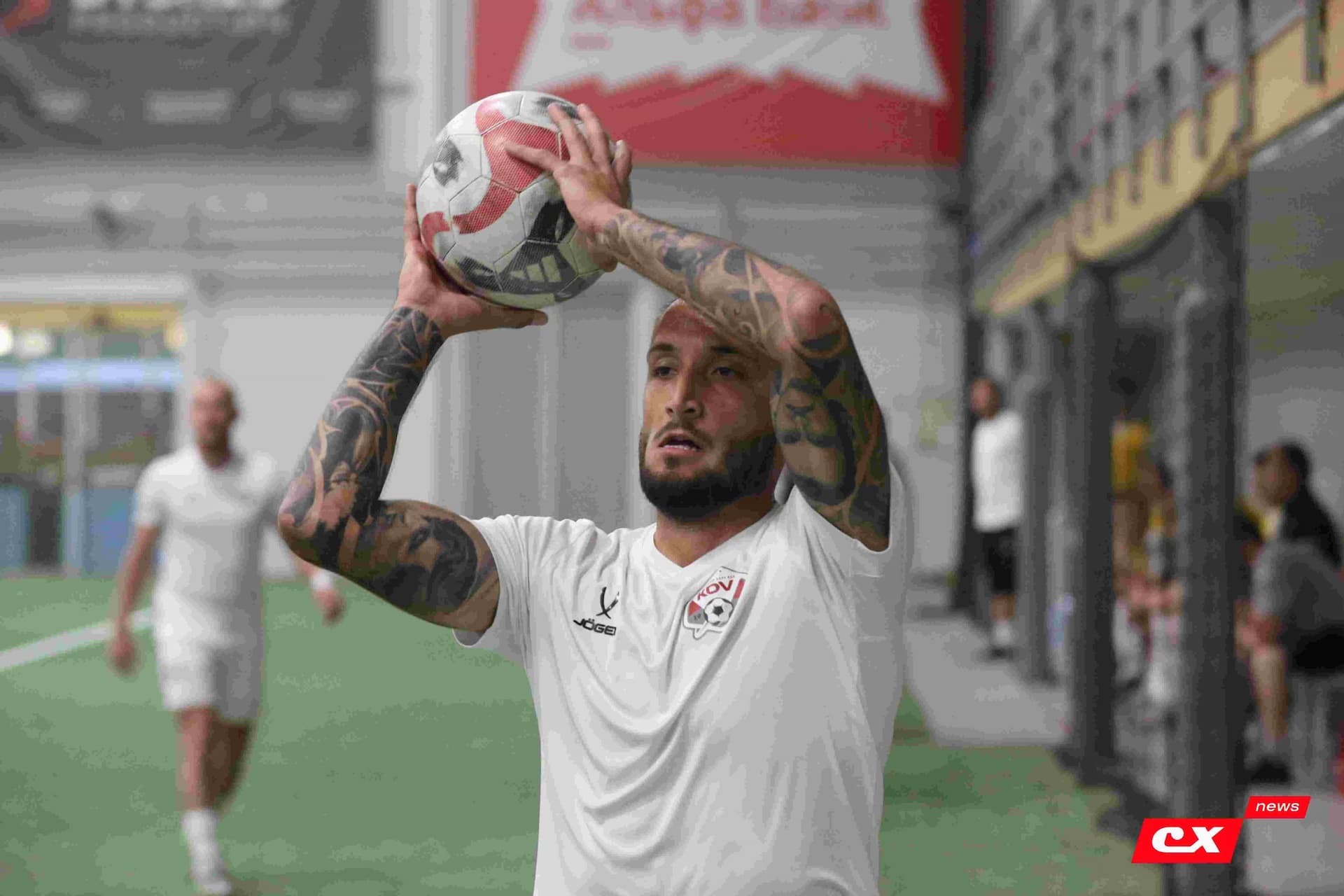 «Темп» 1:1 «КДВ». Третья лига. 26.09.2025. Владимир Мартынов («CX News») и Александр Чёрный («Алтайский спорт») — кадр 251