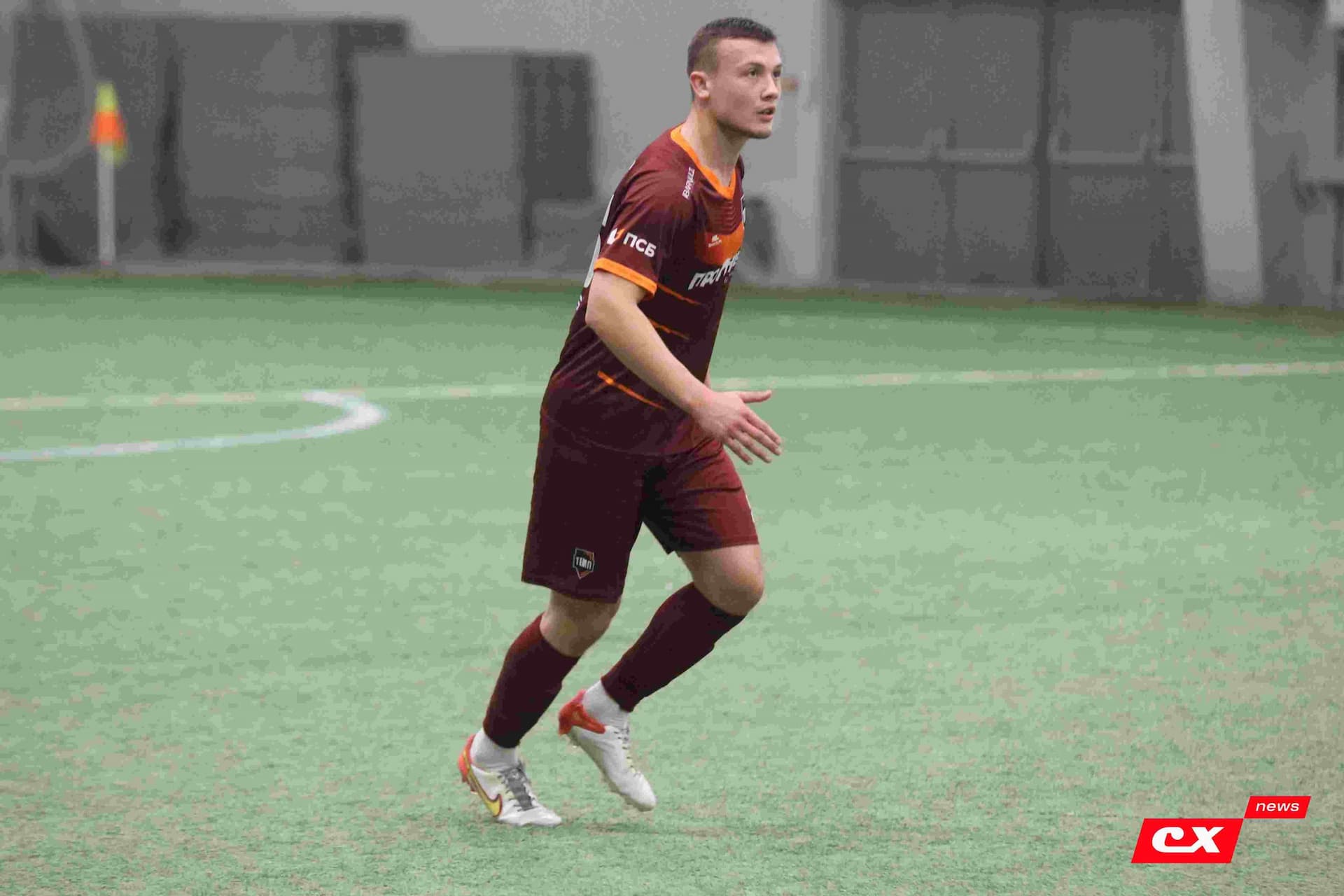 «Темп» 1:1 «КДВ». Третья лига. 26.09.2025. Владимир Мартынов («CX News») и Александр Чёрный («Алтайский спорт») — кадр 253