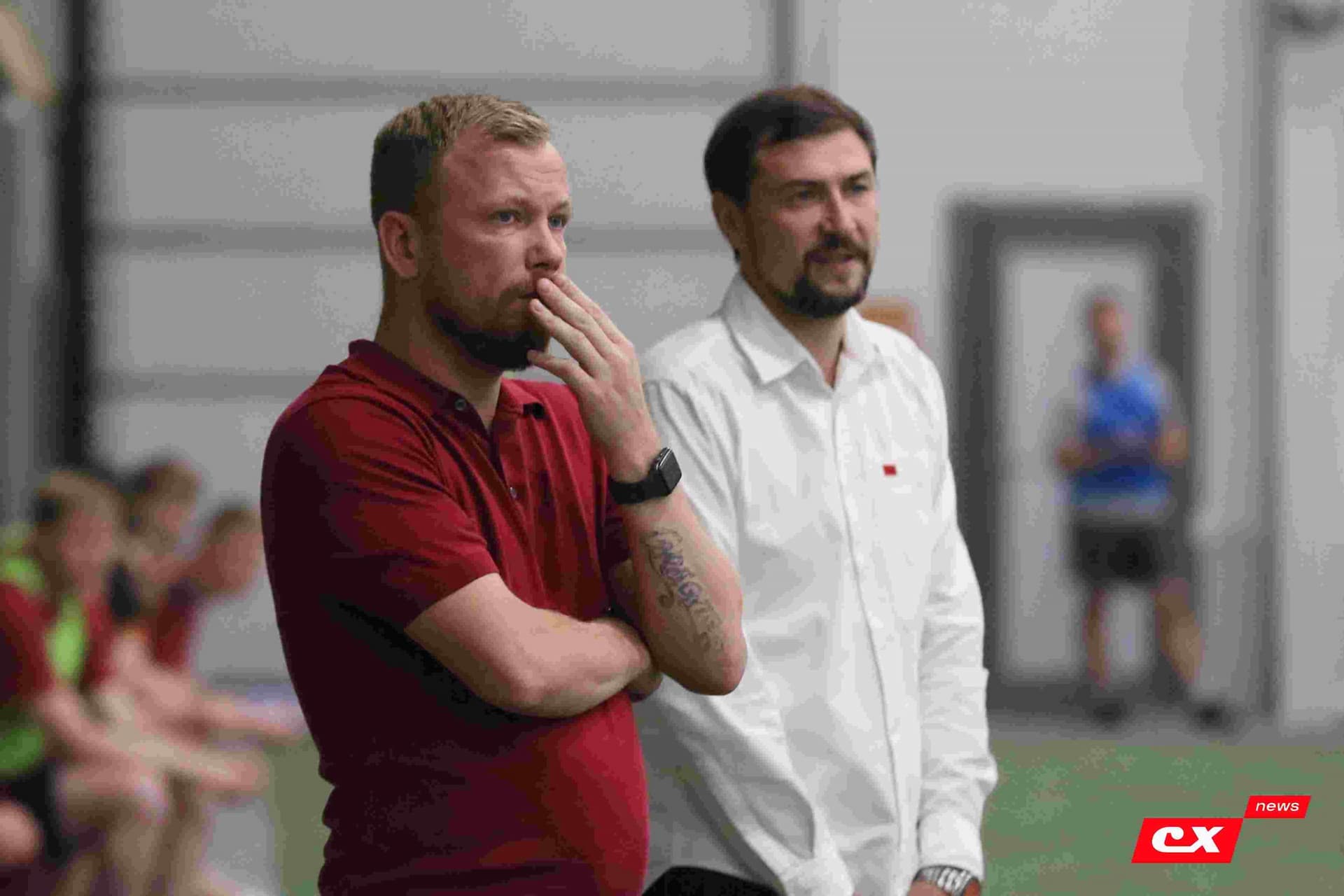 «Темп» 1:1 «КДВ». Третья лига. 26.09.2025. Владимир Мартынов («CX News») и Александр Чёрный («Алтайский спорт») — кадр 257