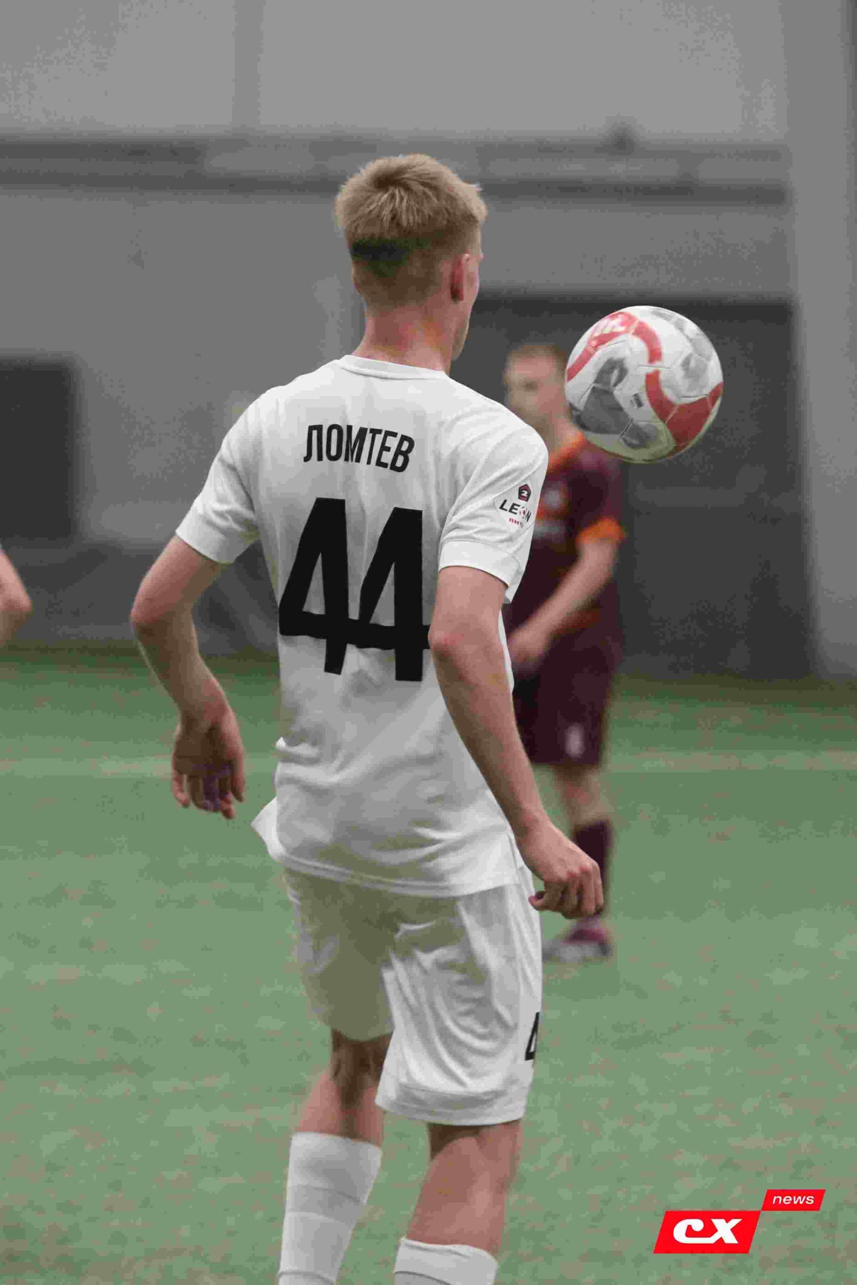 «Темп» 1:1 «КДВ». Третья лига. 26.09.2025. Владимир Мартынов («CX News») и Александр Чёрный («Алтайский спорт») — кадр 285