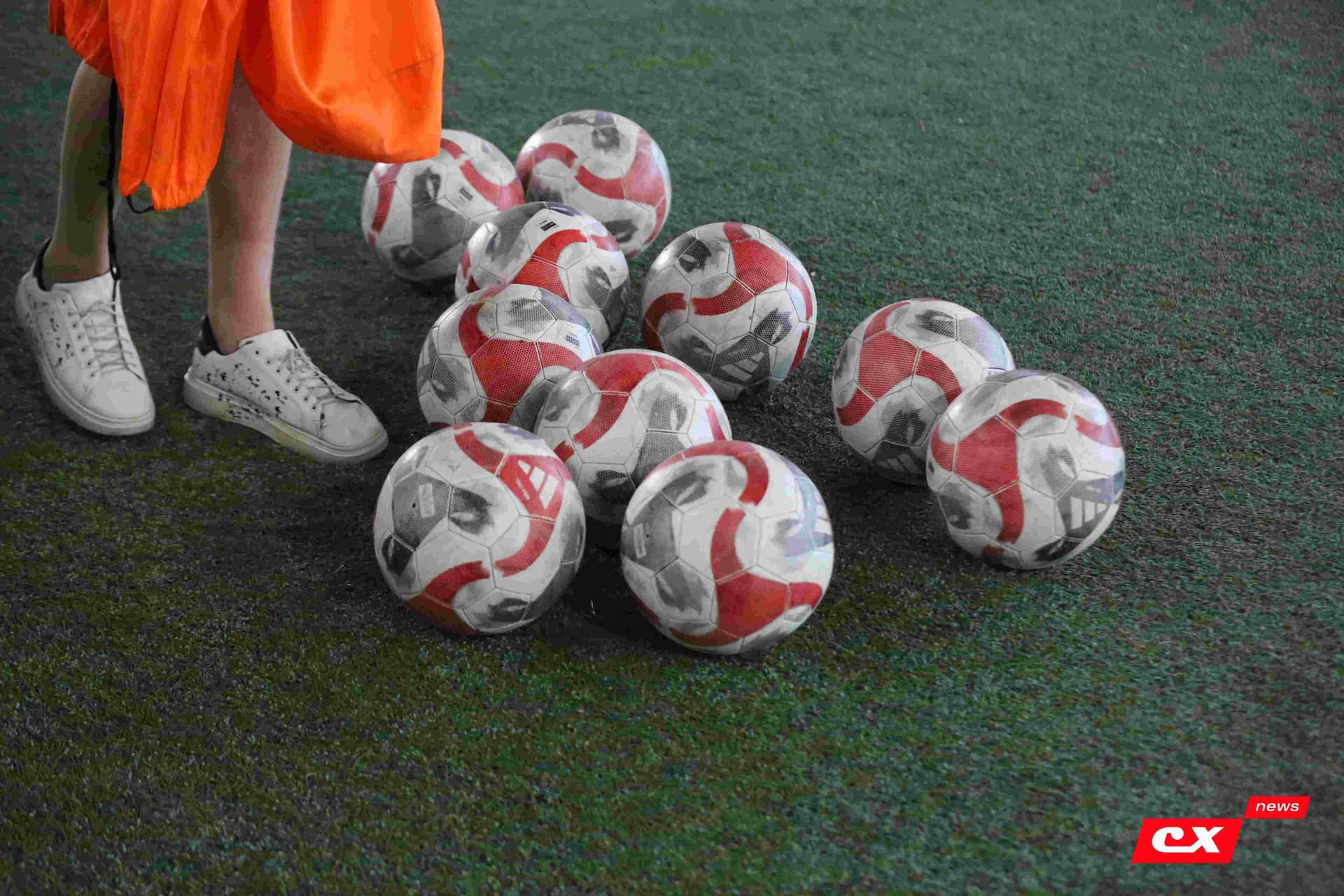 «Темп» 1:1 «КДВ». Третья лига. 26.09.2025. Владимир Мартынов («CX News») и Александр Чёрный («Алтайский спорт») — кадр 34