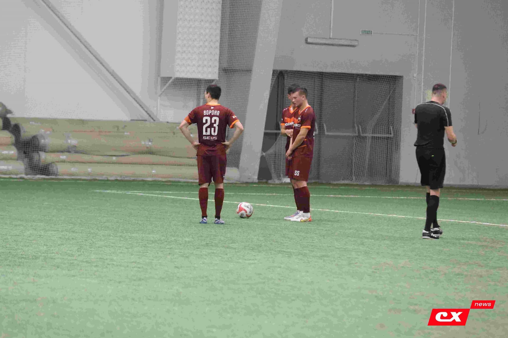 «Темп» 1:1 «КДВ». Третья лига. 26.09.2025. Владимир Мартынов («CX News») и Александр Чёрный («Алтайский спорт») — кадр 290