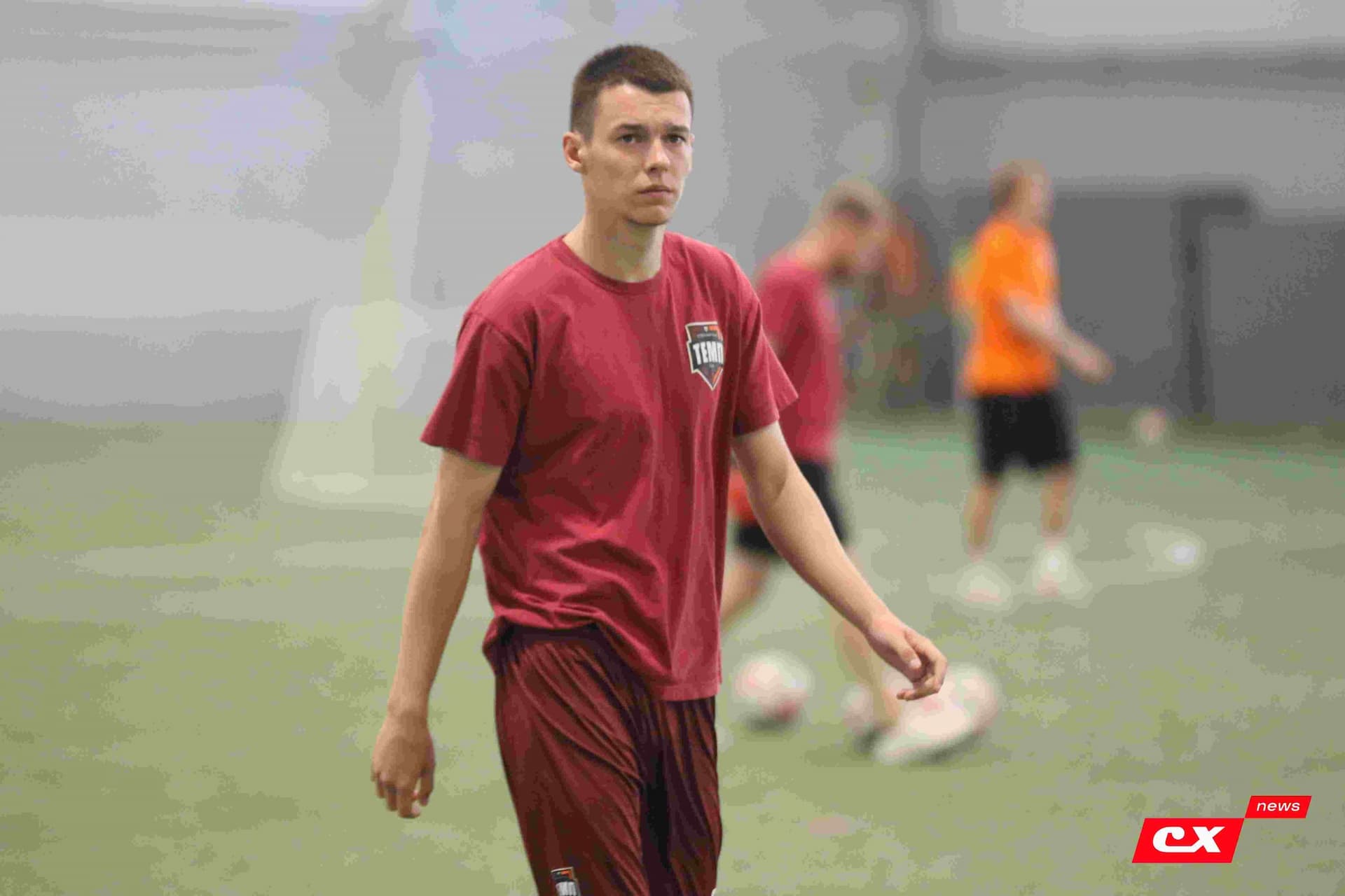 «Темп» 1:1 «КДВ». Третья лига. 26.09.2025. Владимир Мартынов («CX News») и Александр Чёрный («Алтайский спорт») — кадр 39